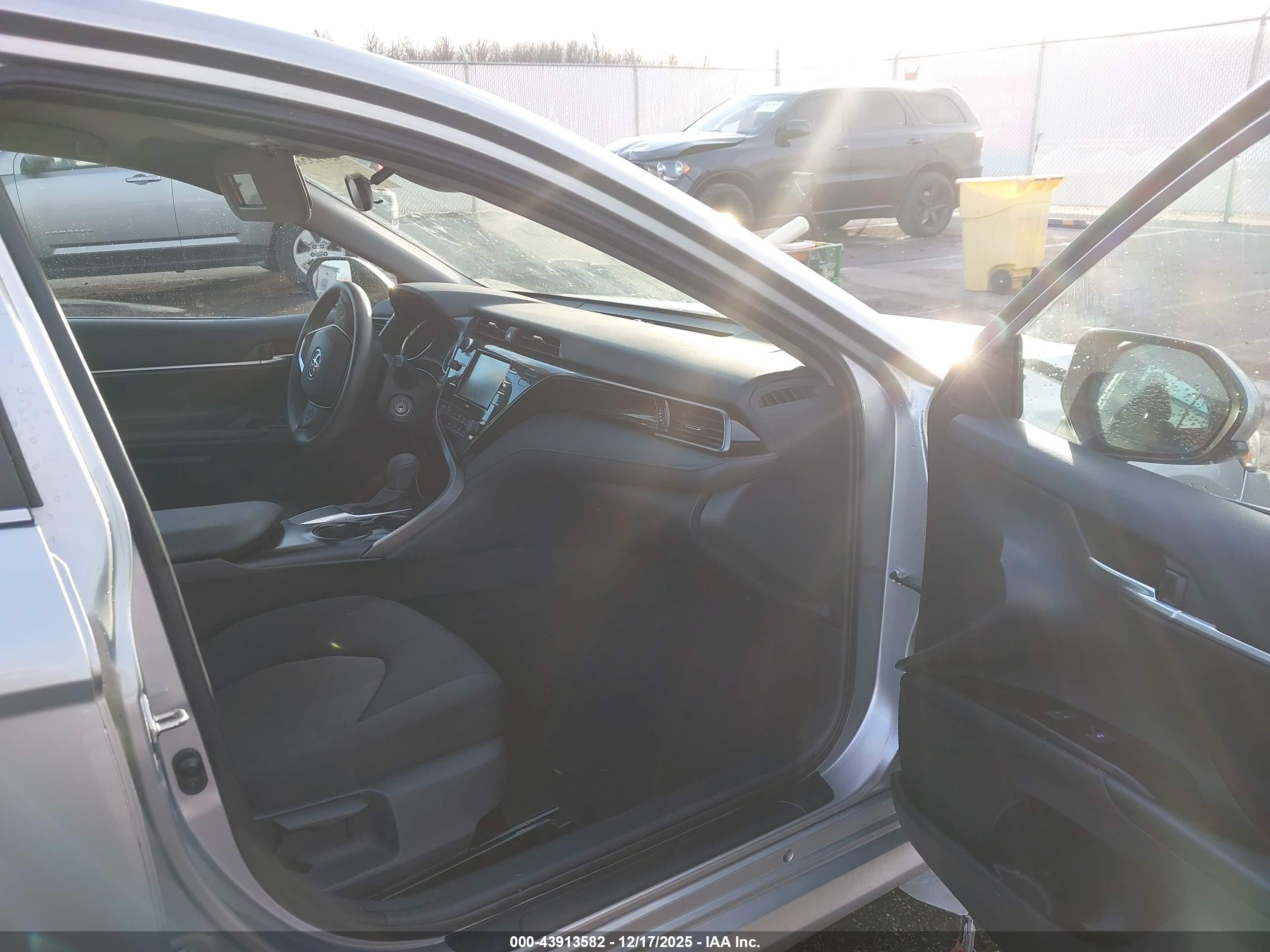 TOYOTA CAMRY image 5