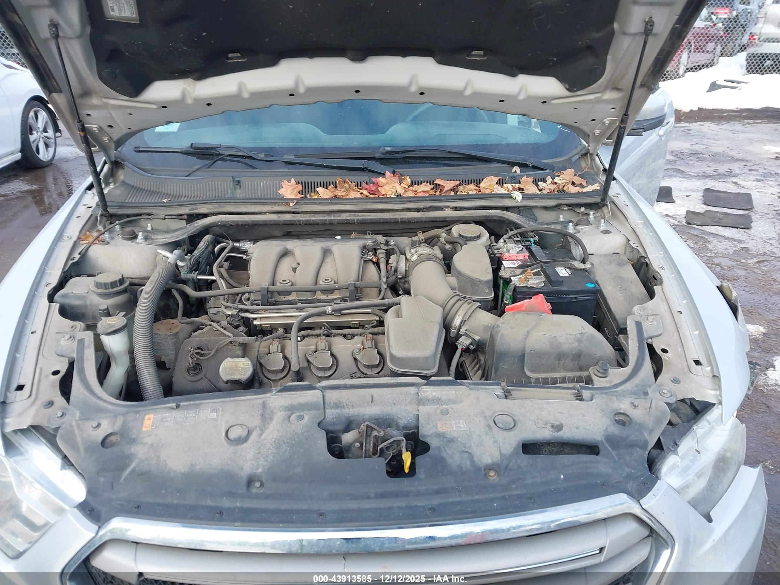 FORD TAURUS image 10