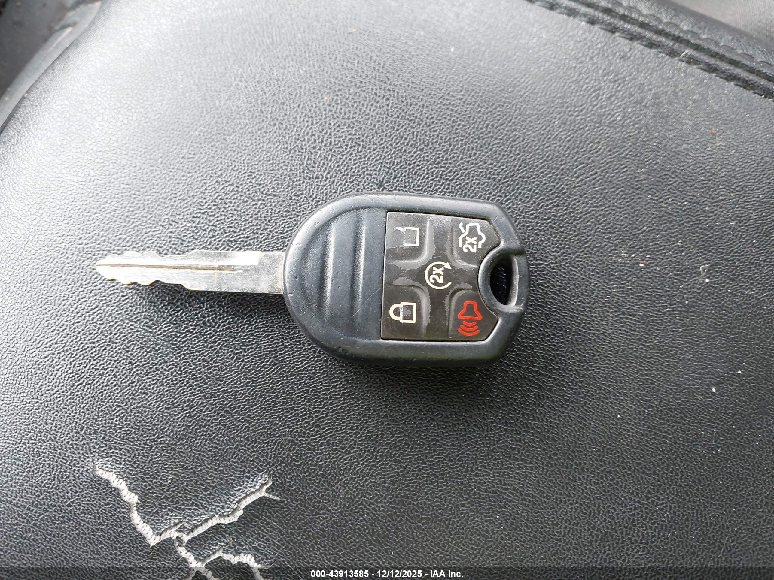 FORD TAURUS image 11