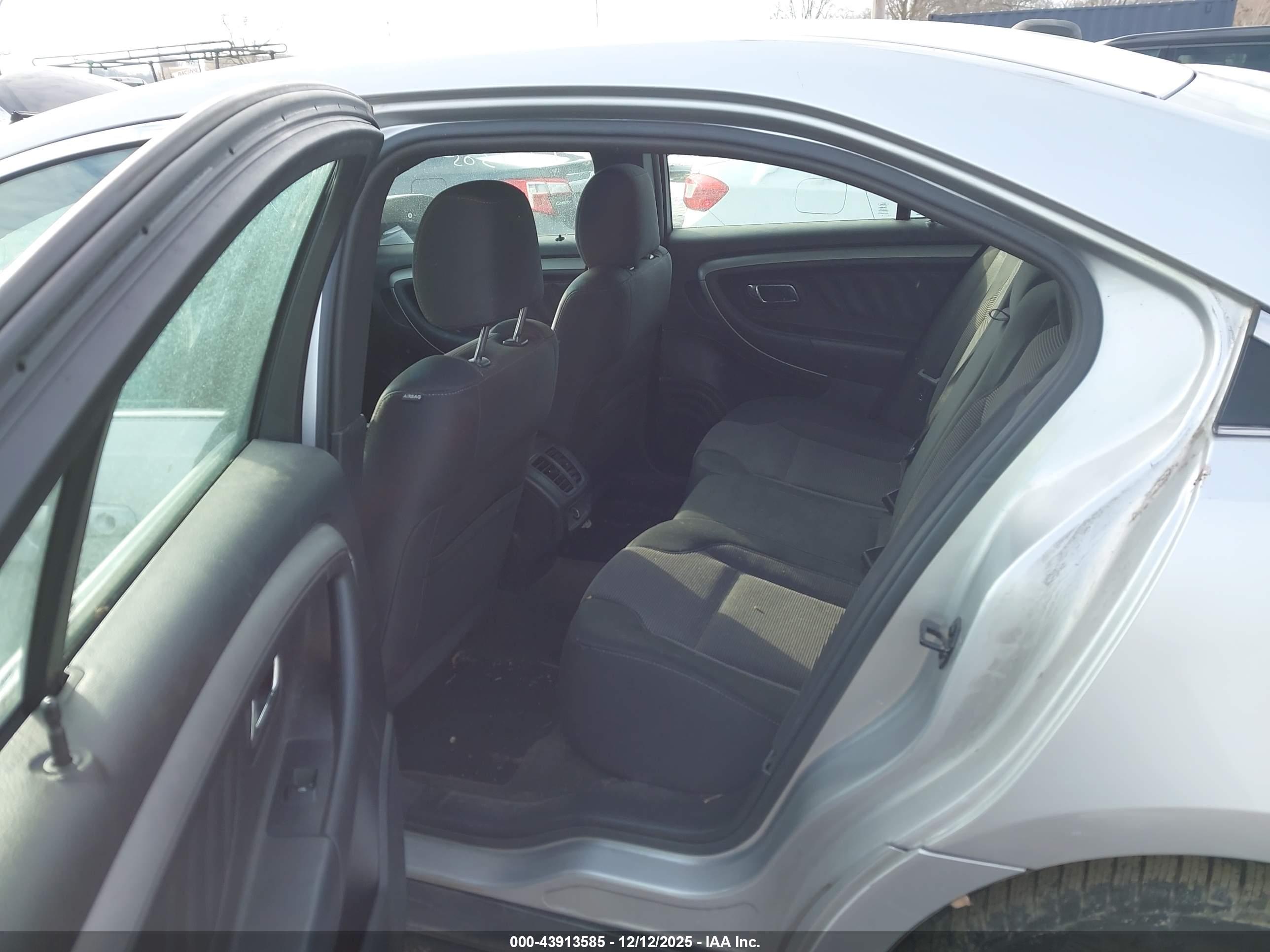FORD TAURUS image 8