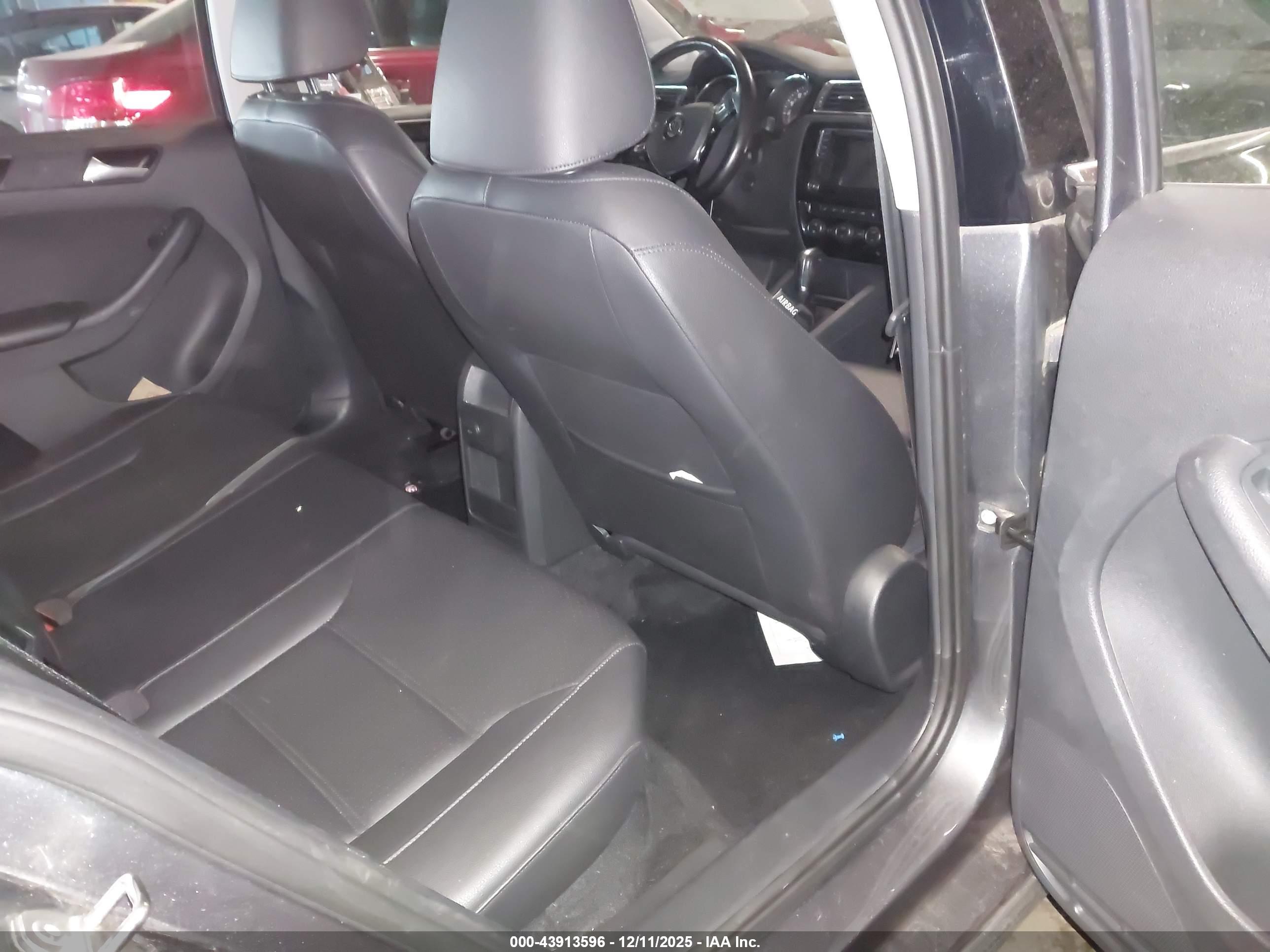 VOLKSWAGEN JETTA image 8