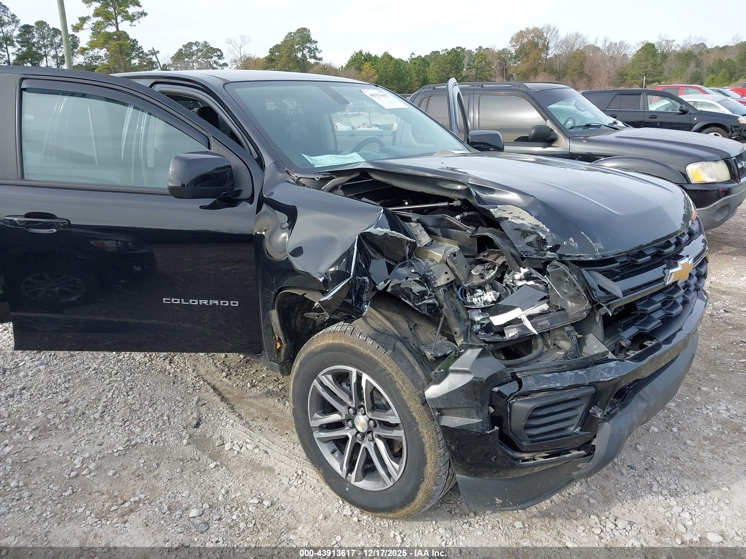 CHEVROLET COLORADO image 6