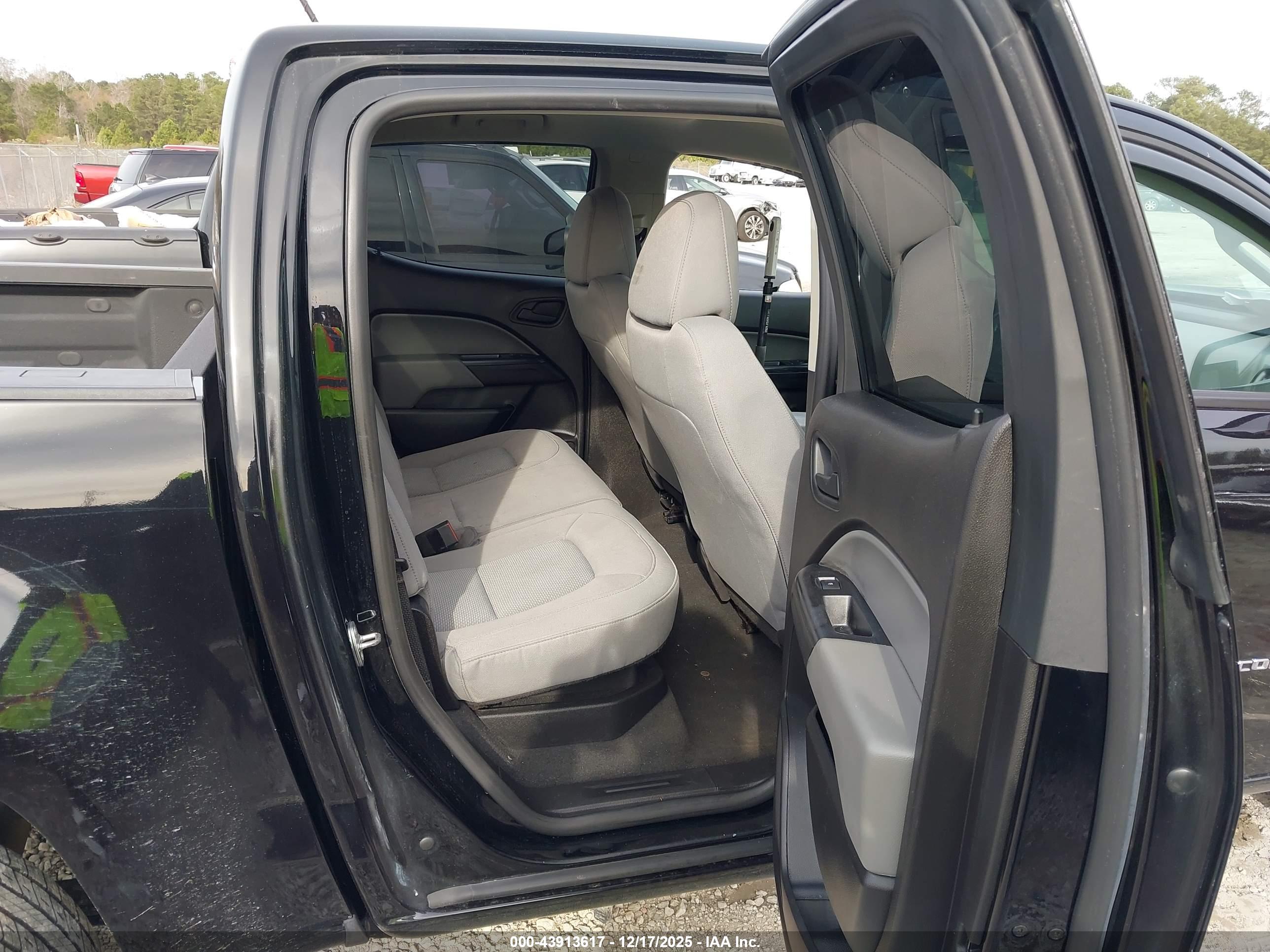 CHEVROLET COLORADO image 8