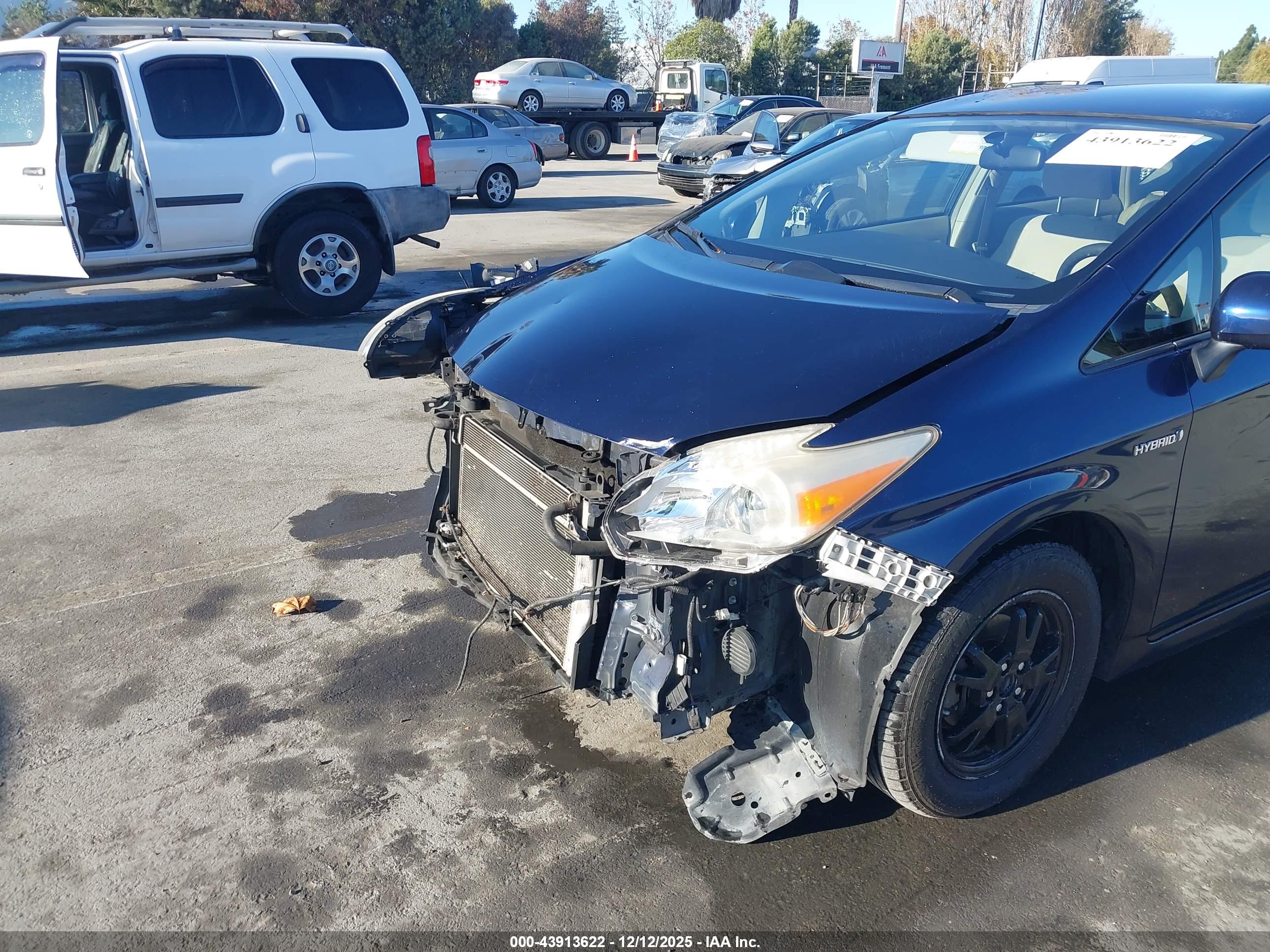 TOYOTA PRIUS image 6