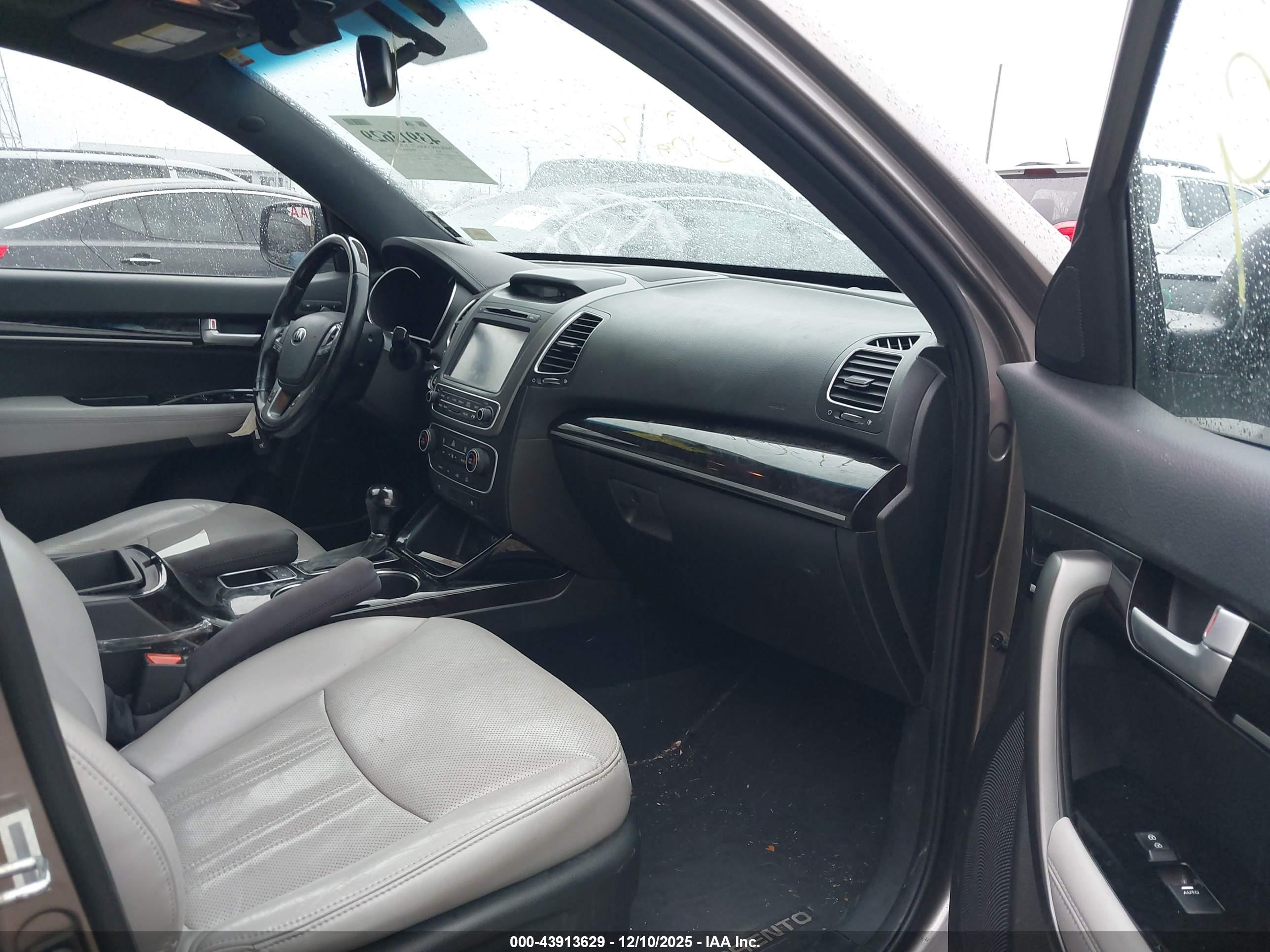 KIA SORENTO image 5