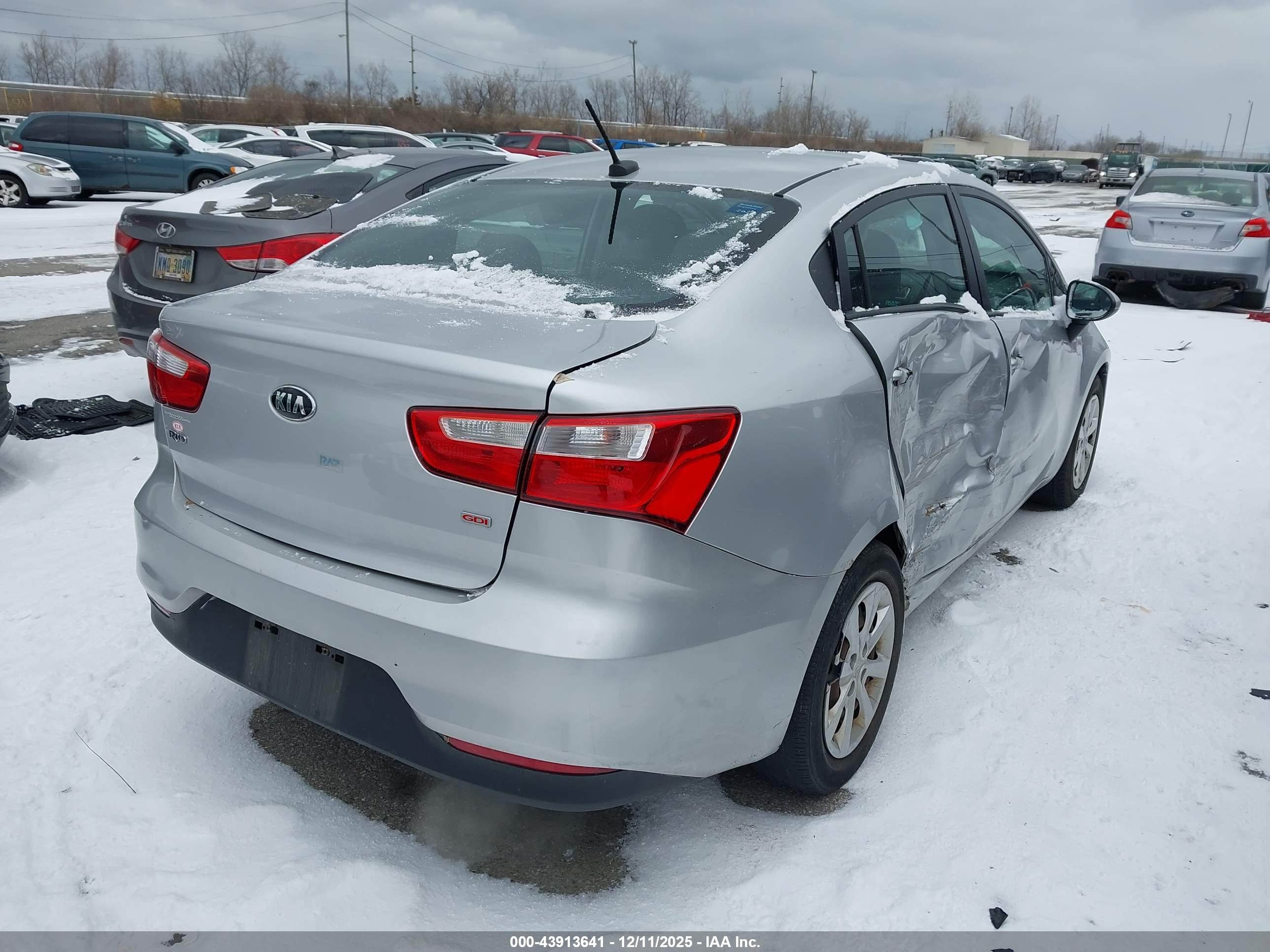 KIA RIO image 4