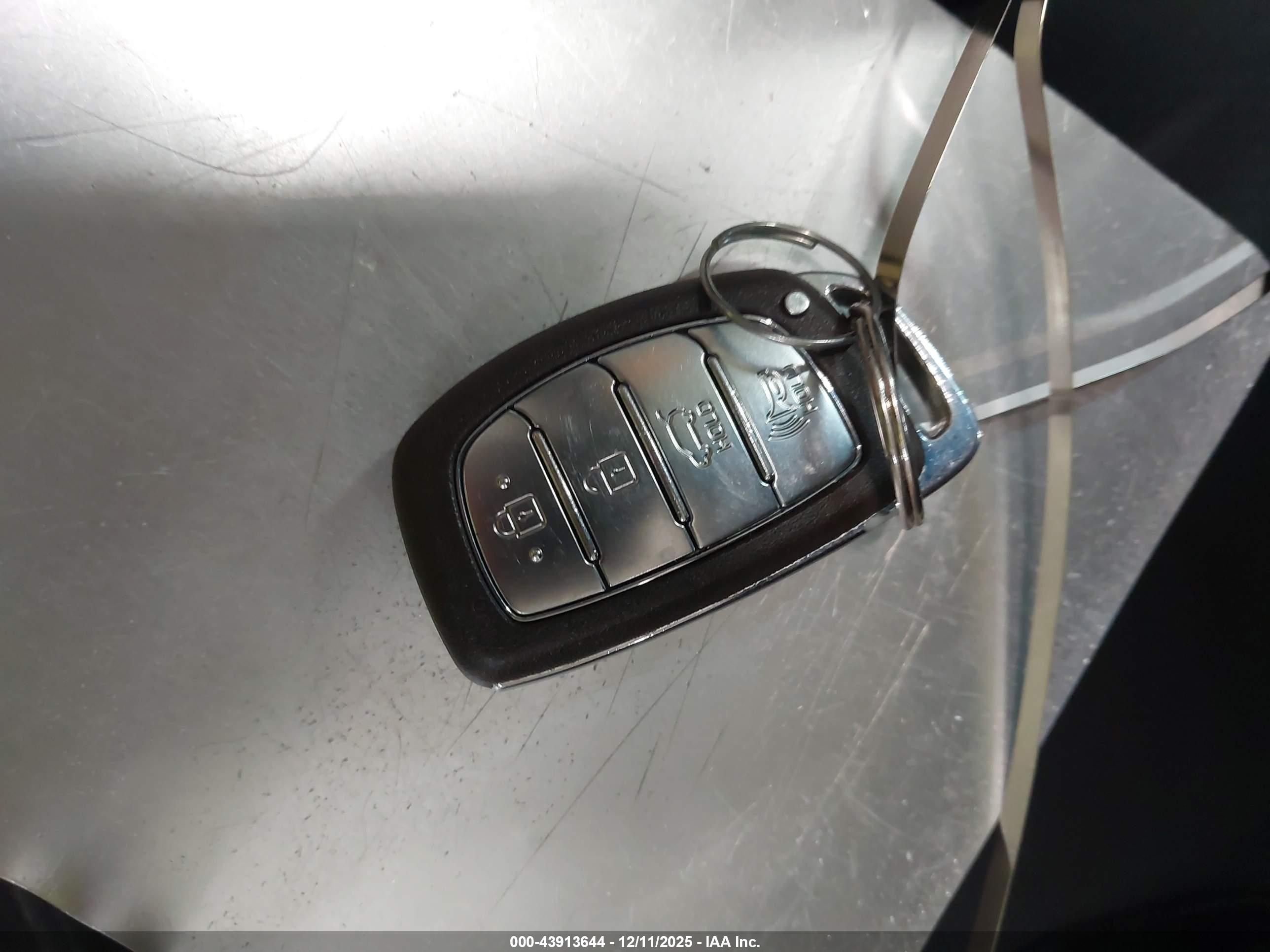 HYUNDAI TUCSON image 11