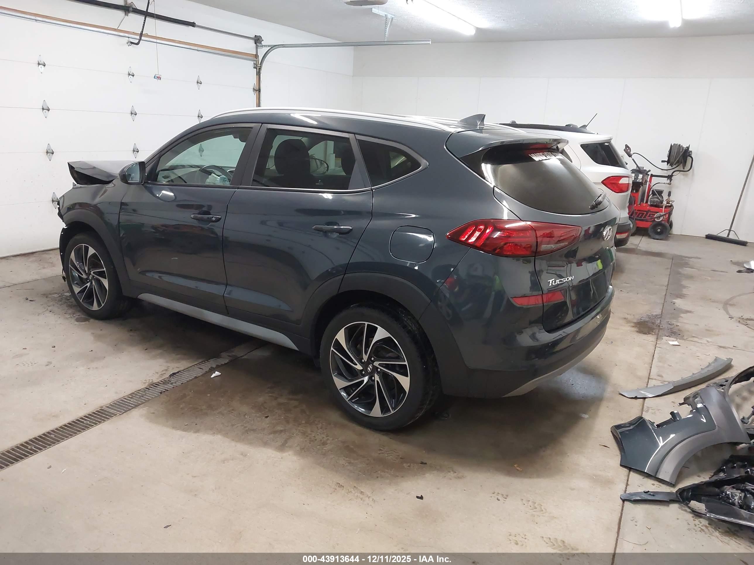 HYUNDAI TUCSON image 3