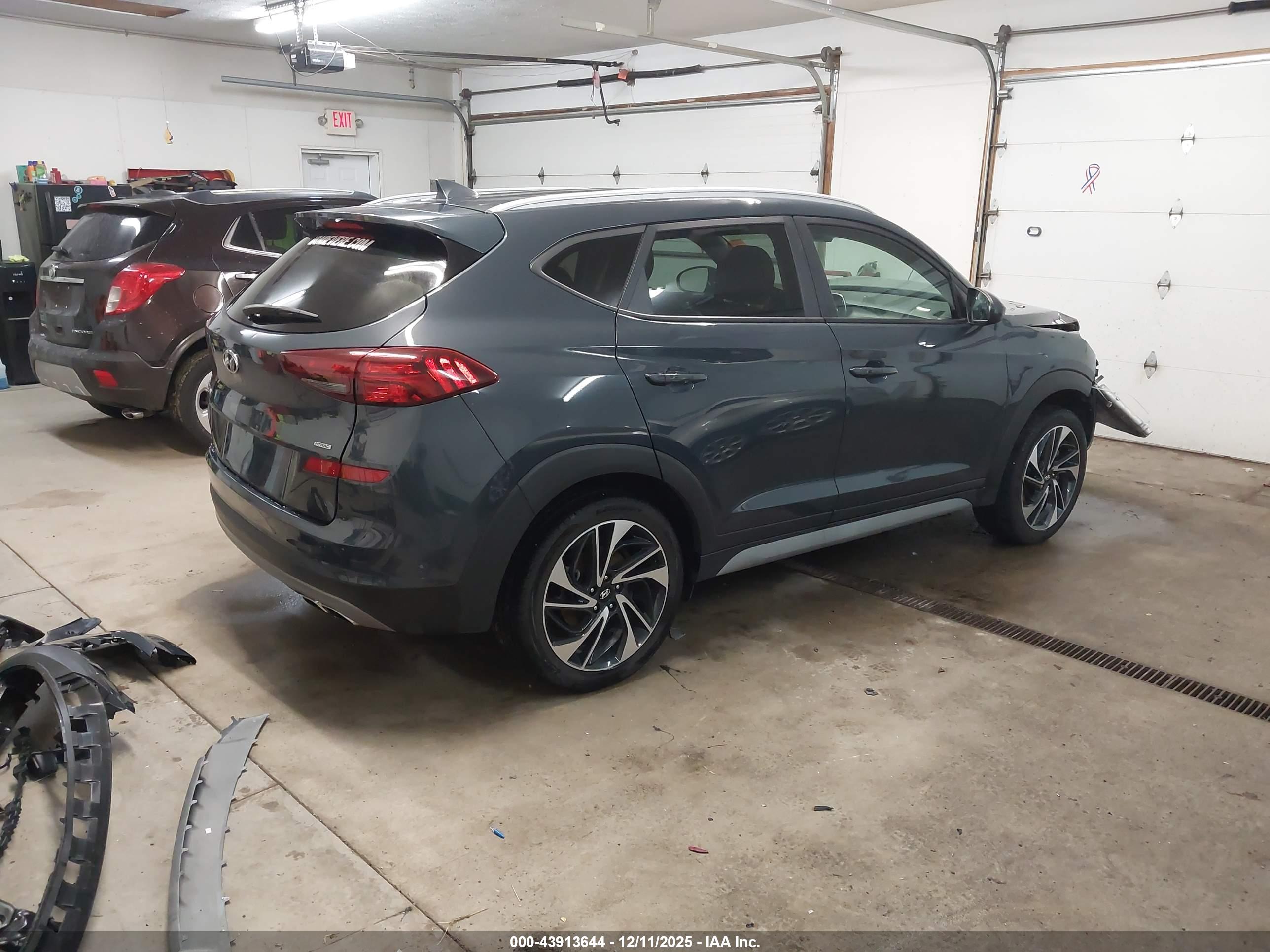 HYUNDAI TUCSON image 4