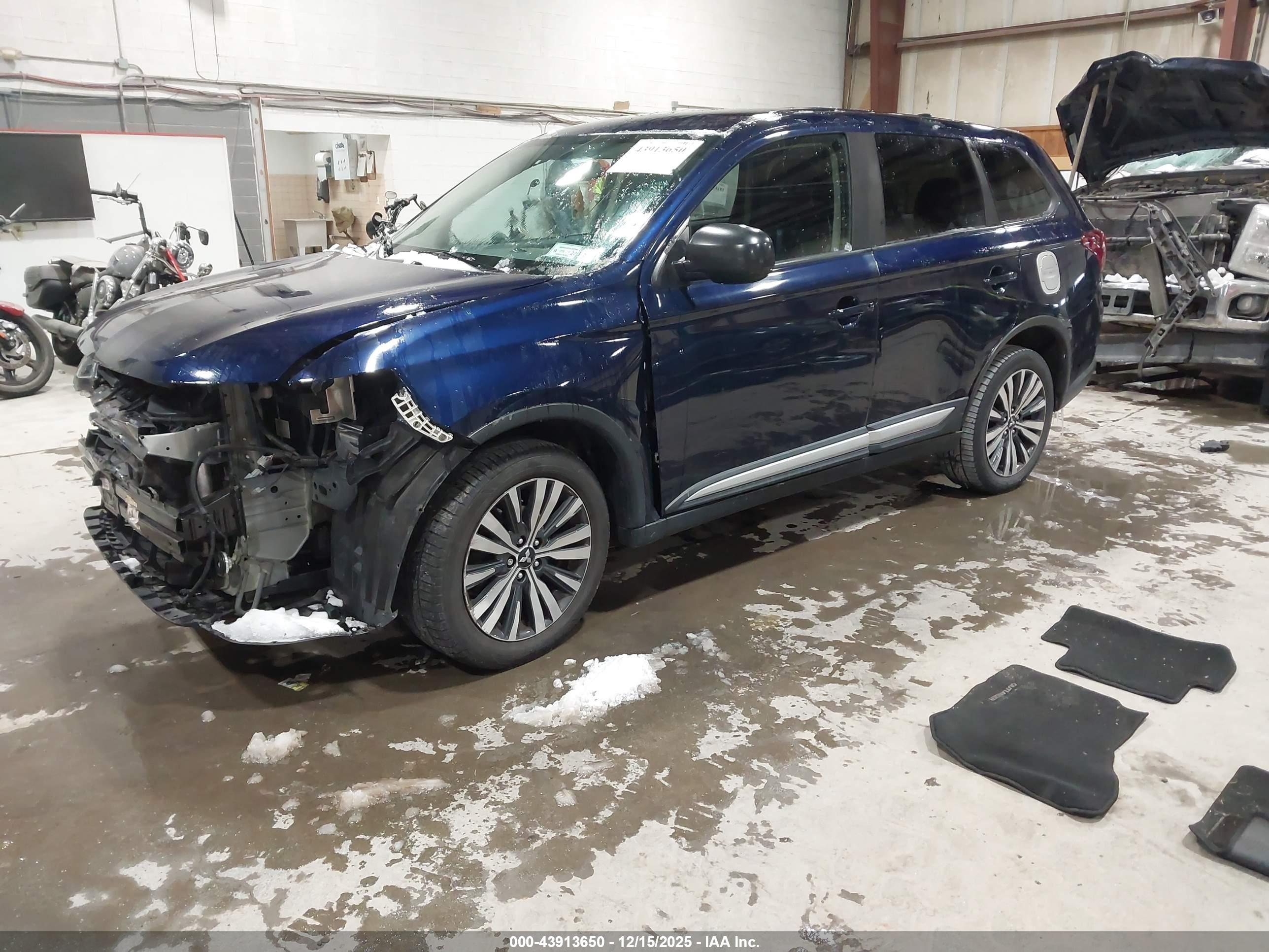 MITSUBISHI OUTLANDER image 2
