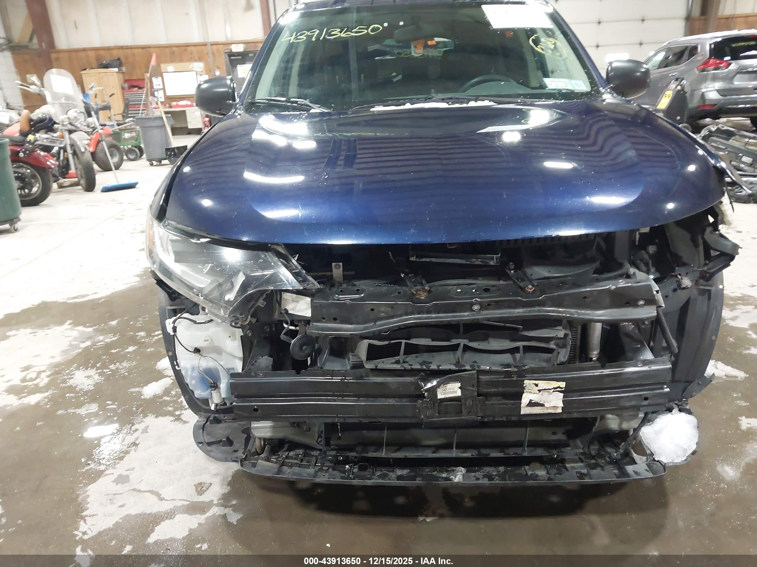 MITSUBISHI OUTLANDER image 6
