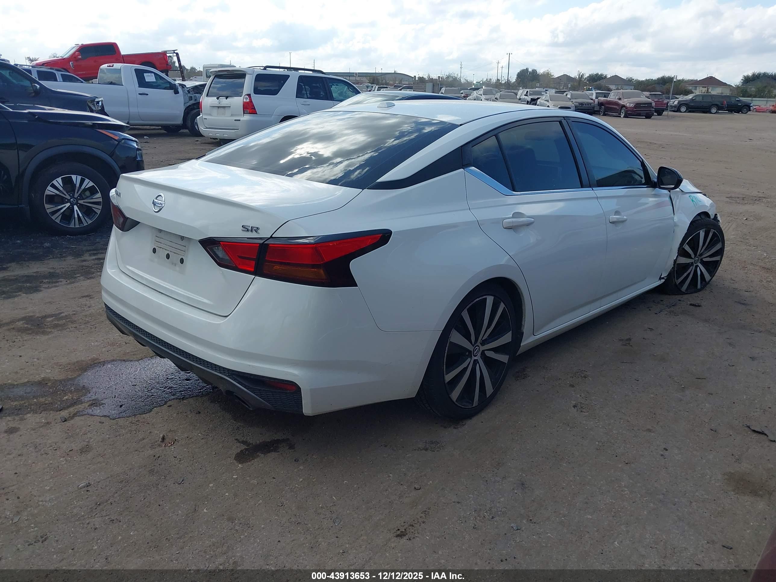 NISSAN ALTIMA image 4
