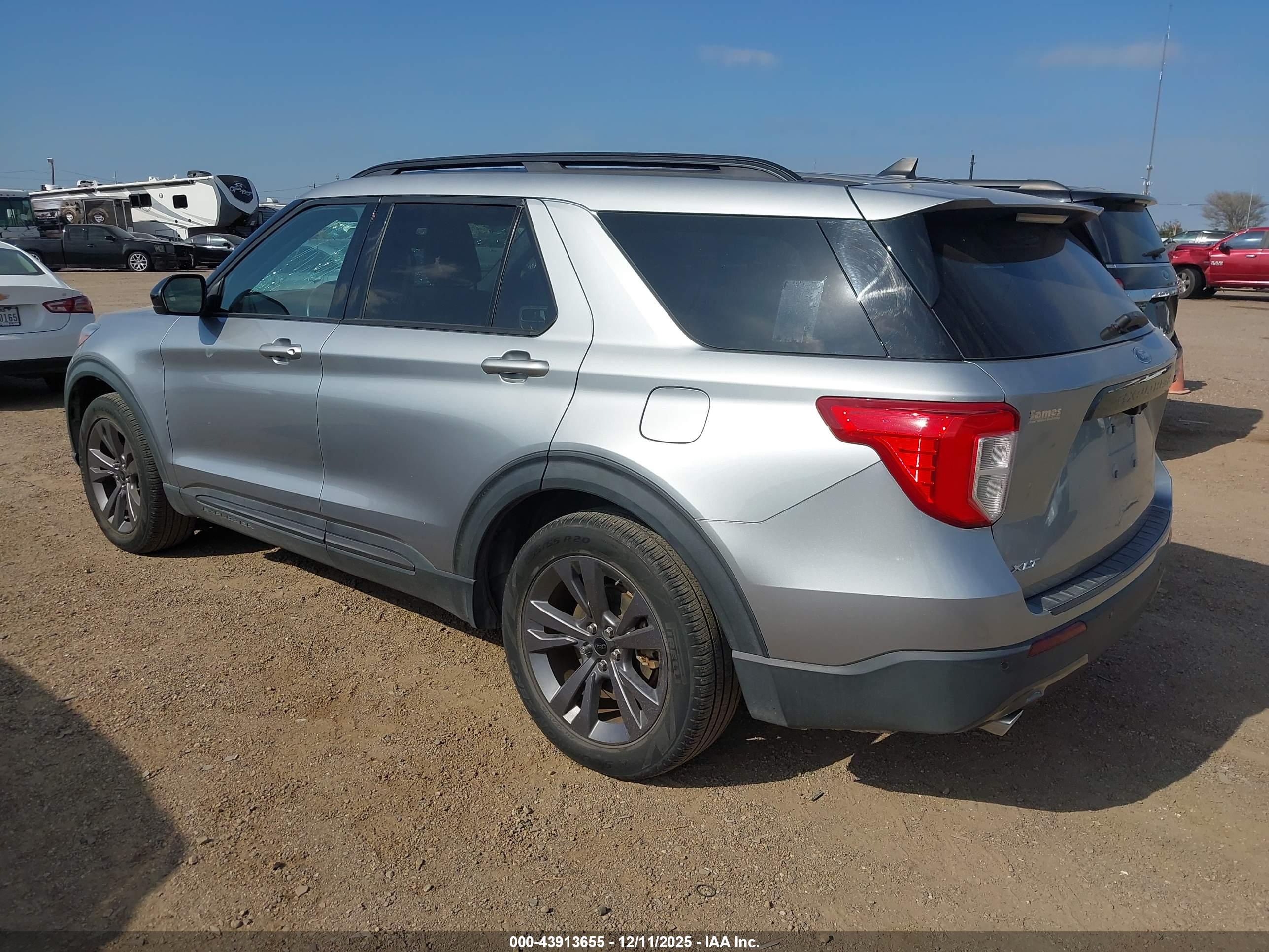 FORD EXPLORER image 3