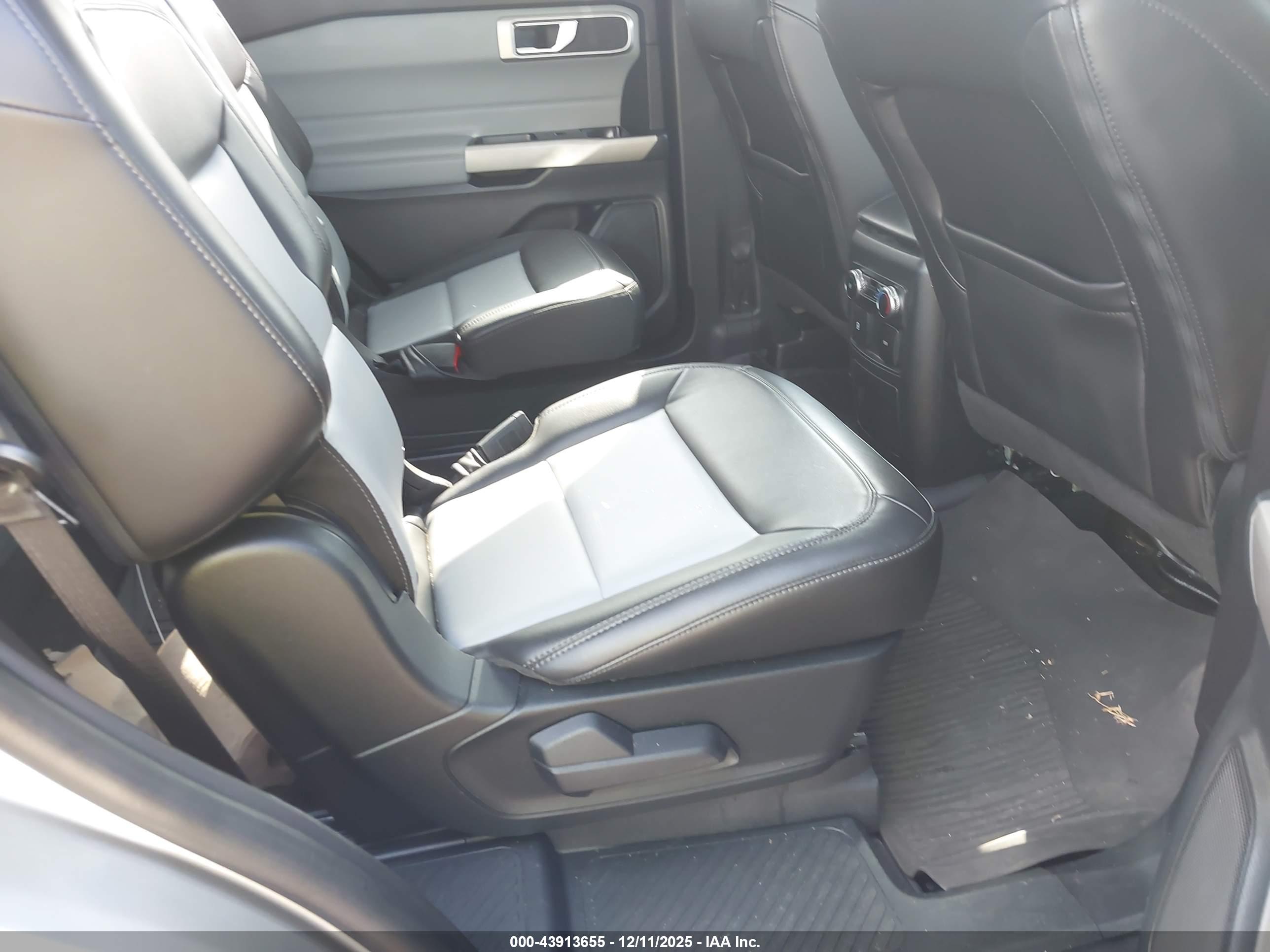 FORD EXPLORER image 8