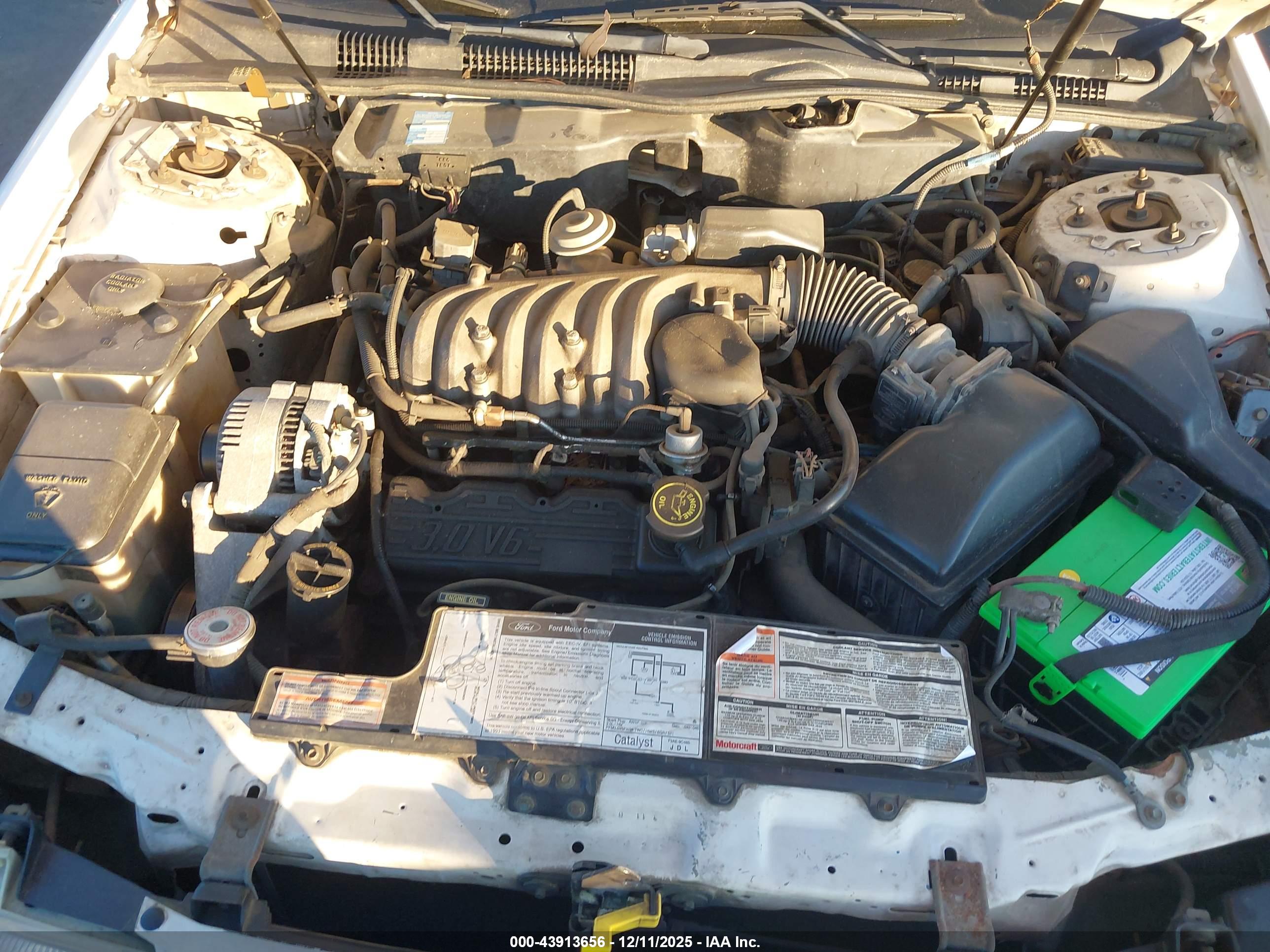 FORD TAURUS image 10
