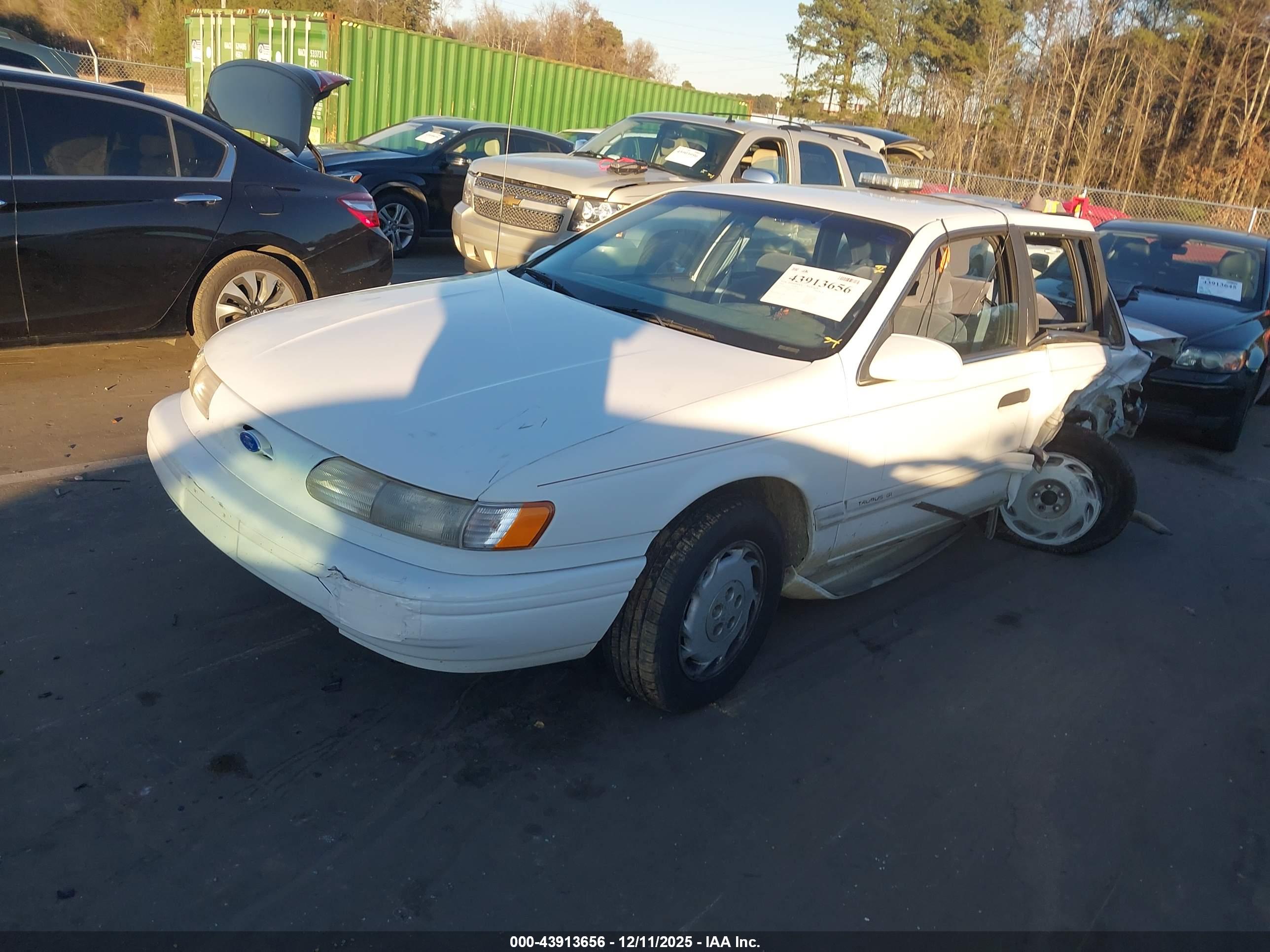 FORD TAURUS image 2