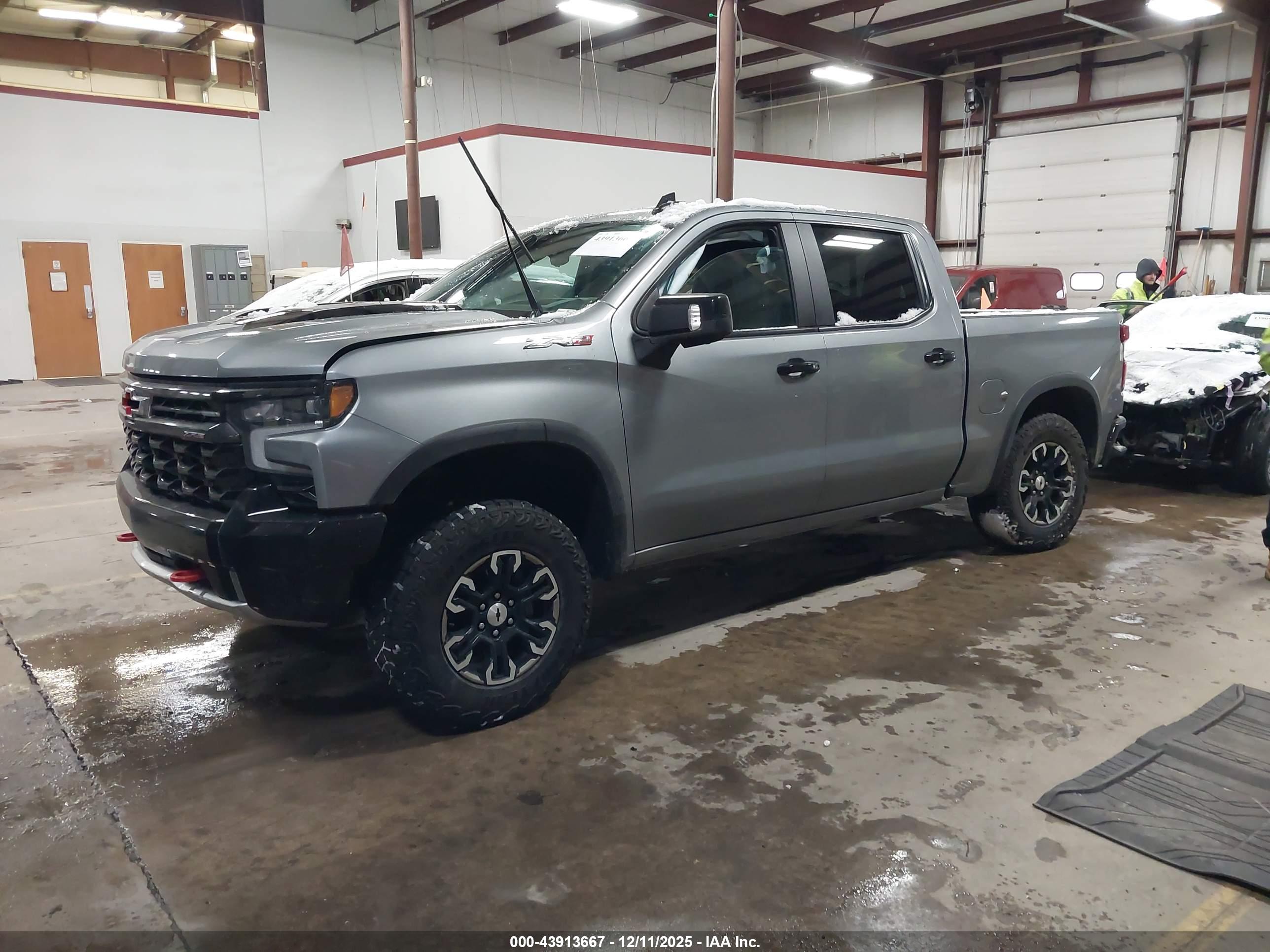 CHEVROLET SILVERADO image 2
