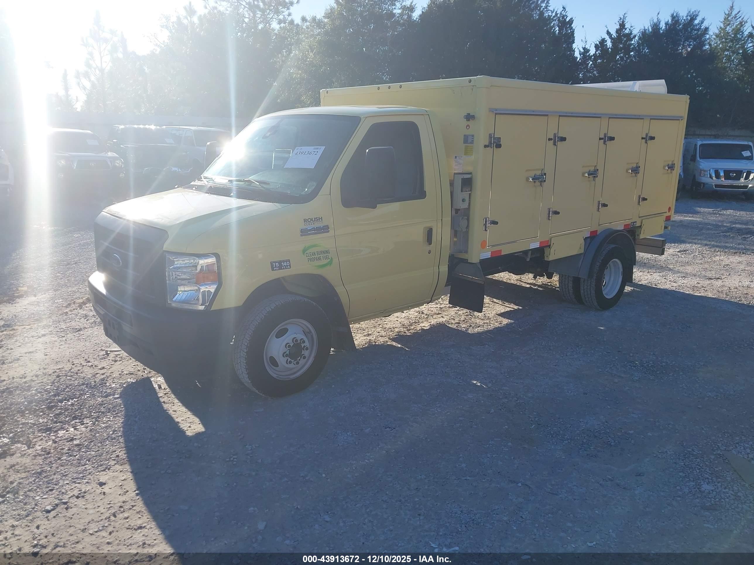 FORD E-450 image 2