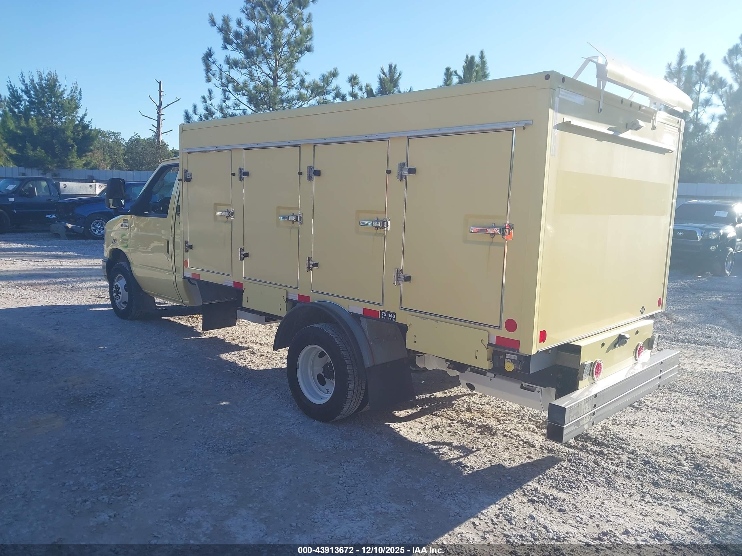 FORD E-450 image 3