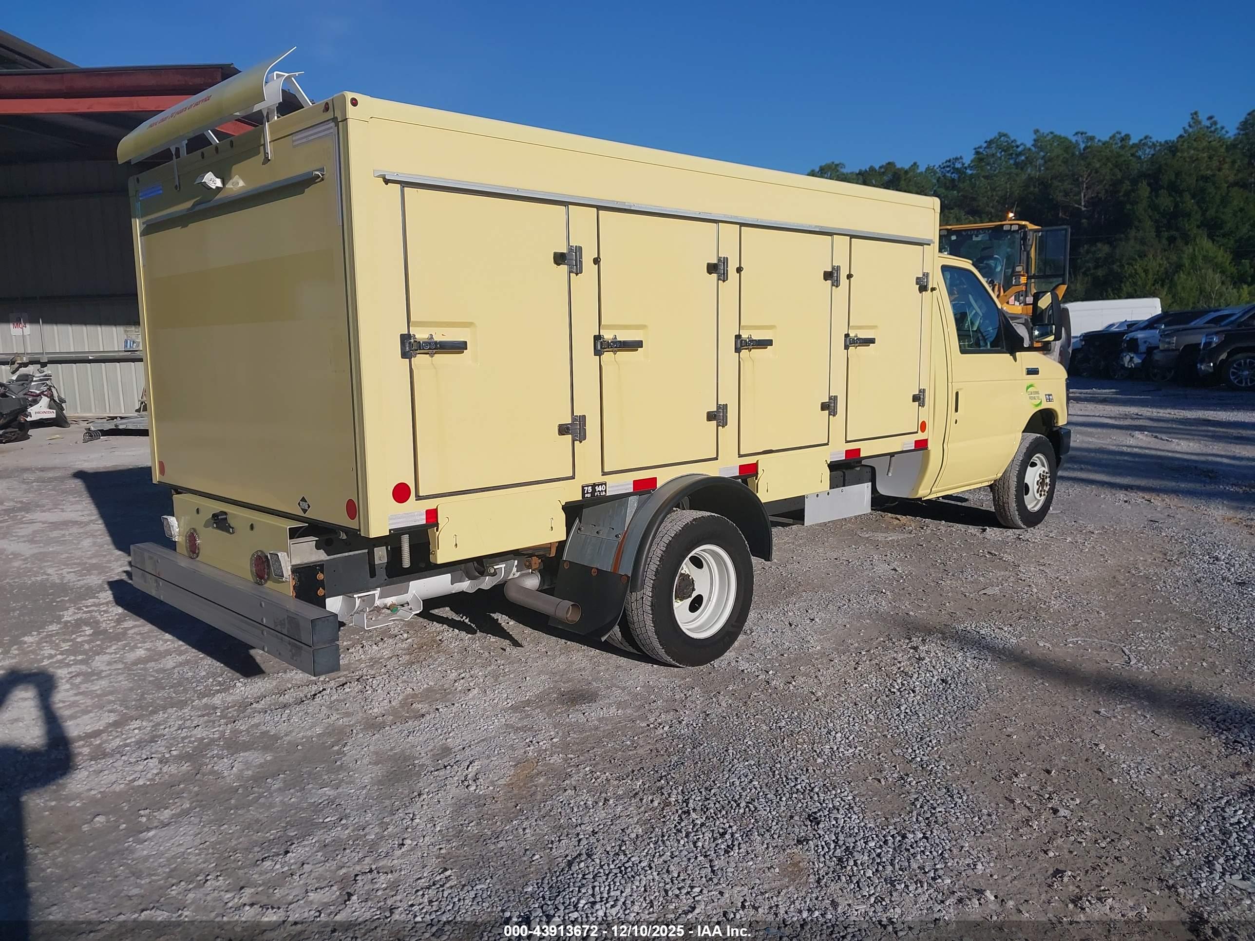 FORD E-450 image 4