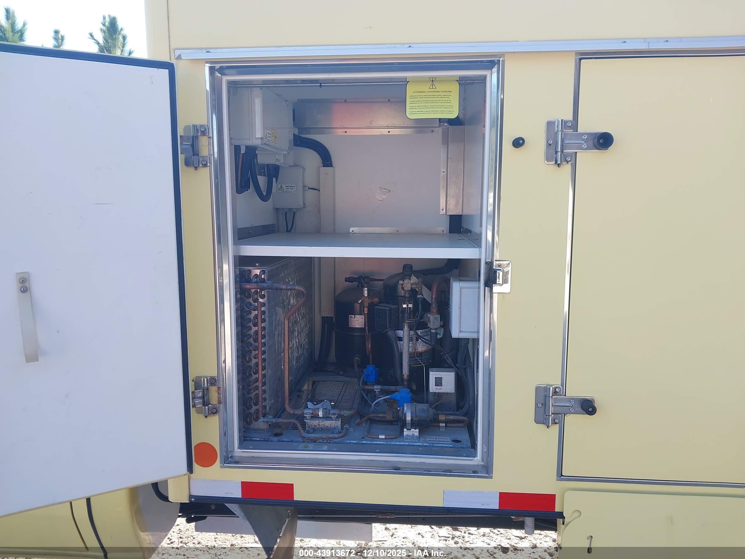 FORD E-450 image 8