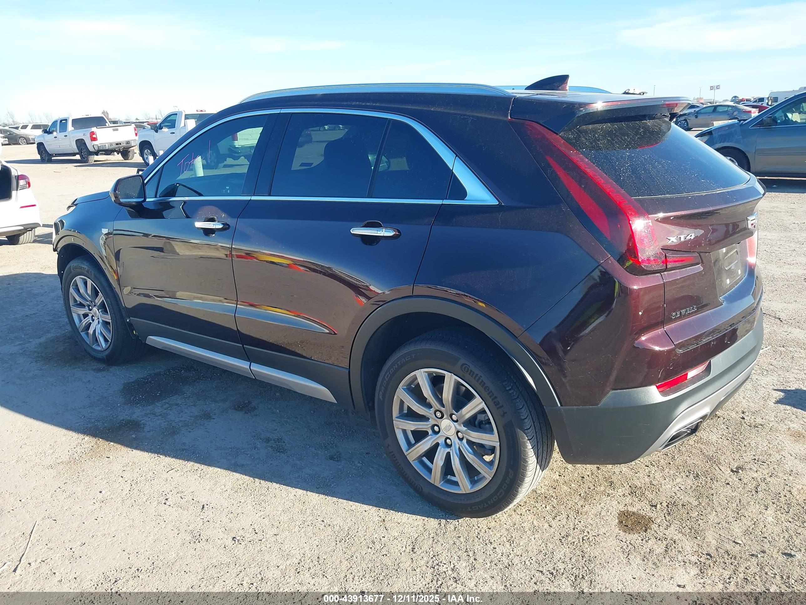 CADILLAC XT4 image 3
