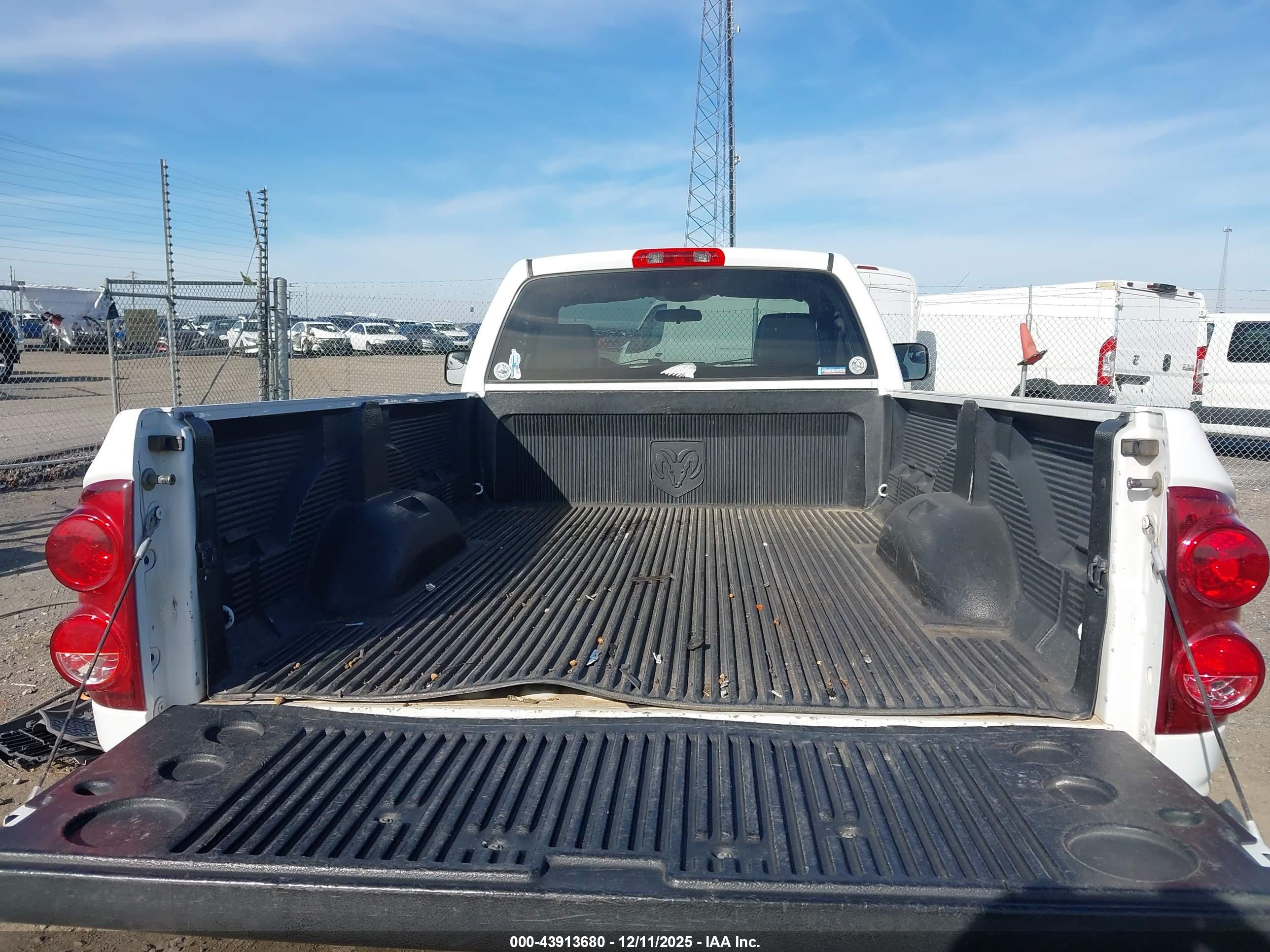 DODGE RAM image 8