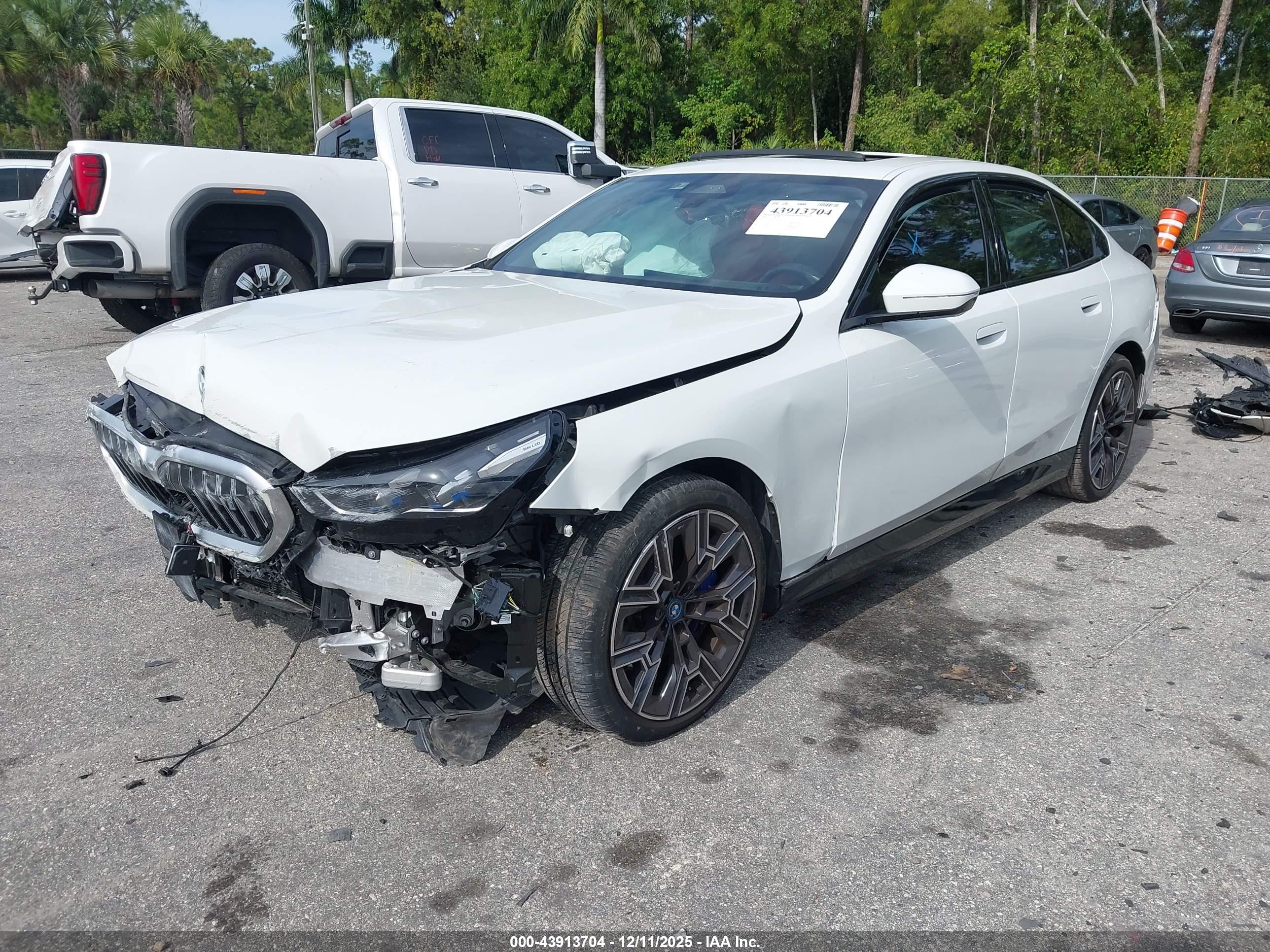BMW I5 image 2