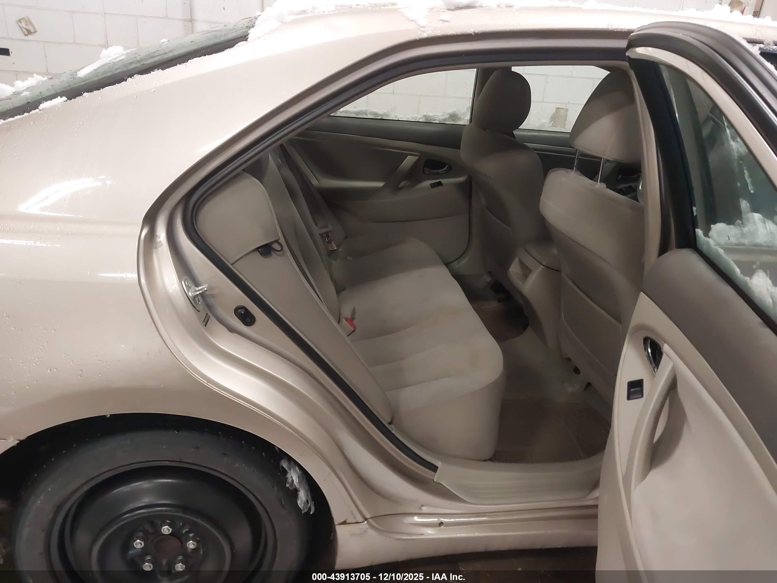 TOYOTA CAMRY image 8