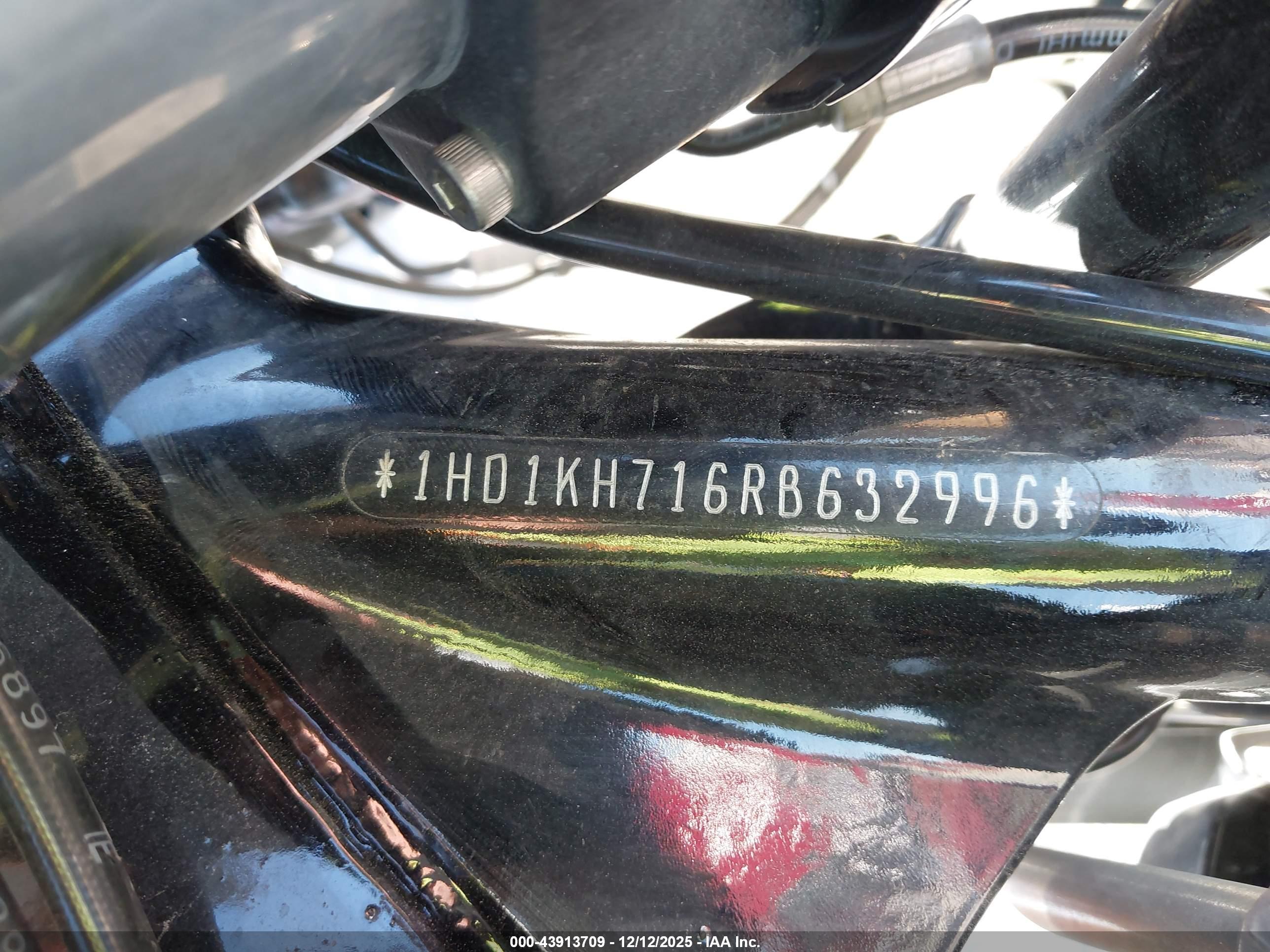 HARLEY-DAVIDSON FLTRX image 10