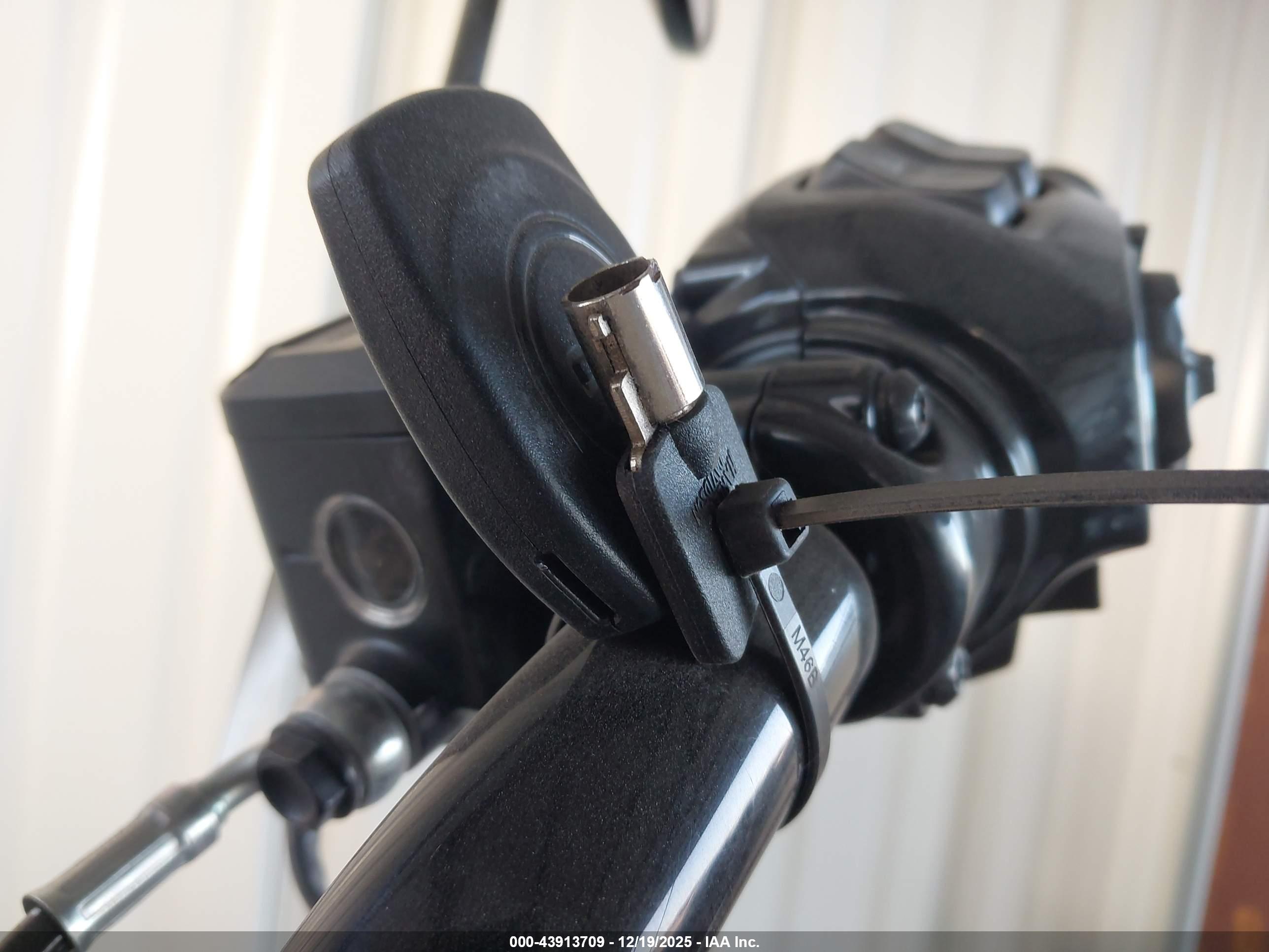 HARLEY-DAVIDSON FLTRX image 11