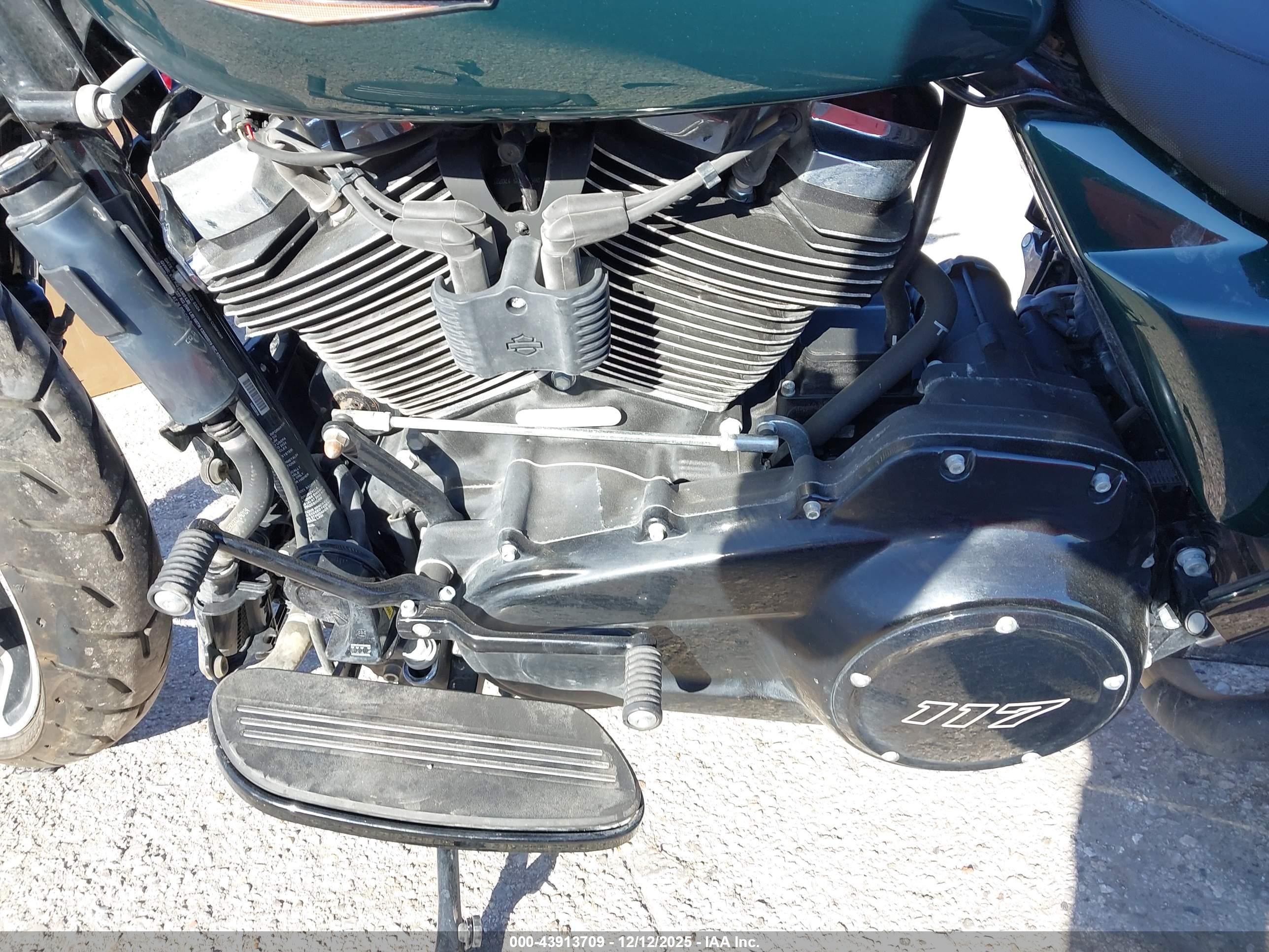 HARLEY-DAVIDSON FLTRX image 9