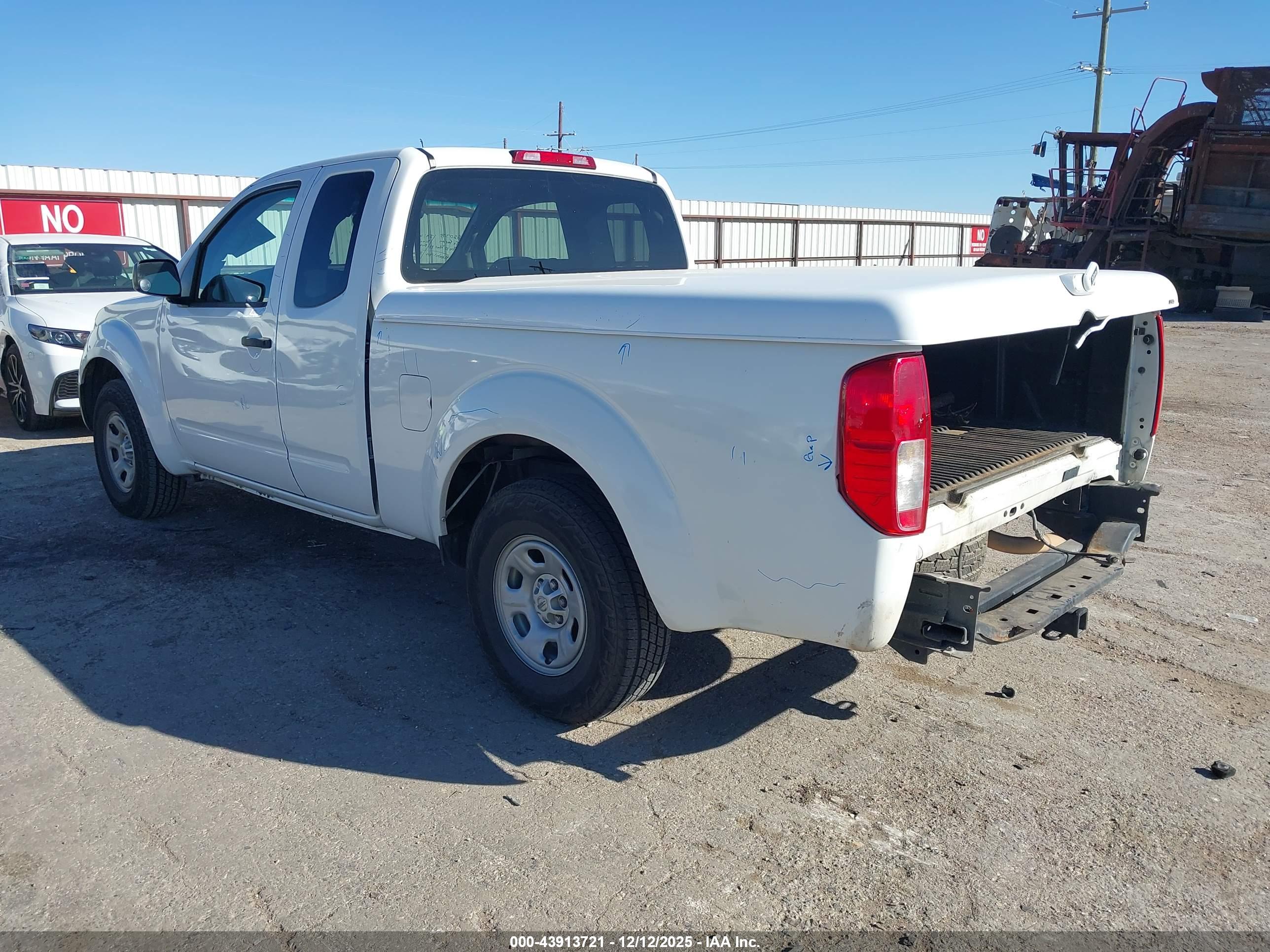 NISSAN FRONTIER image 3
