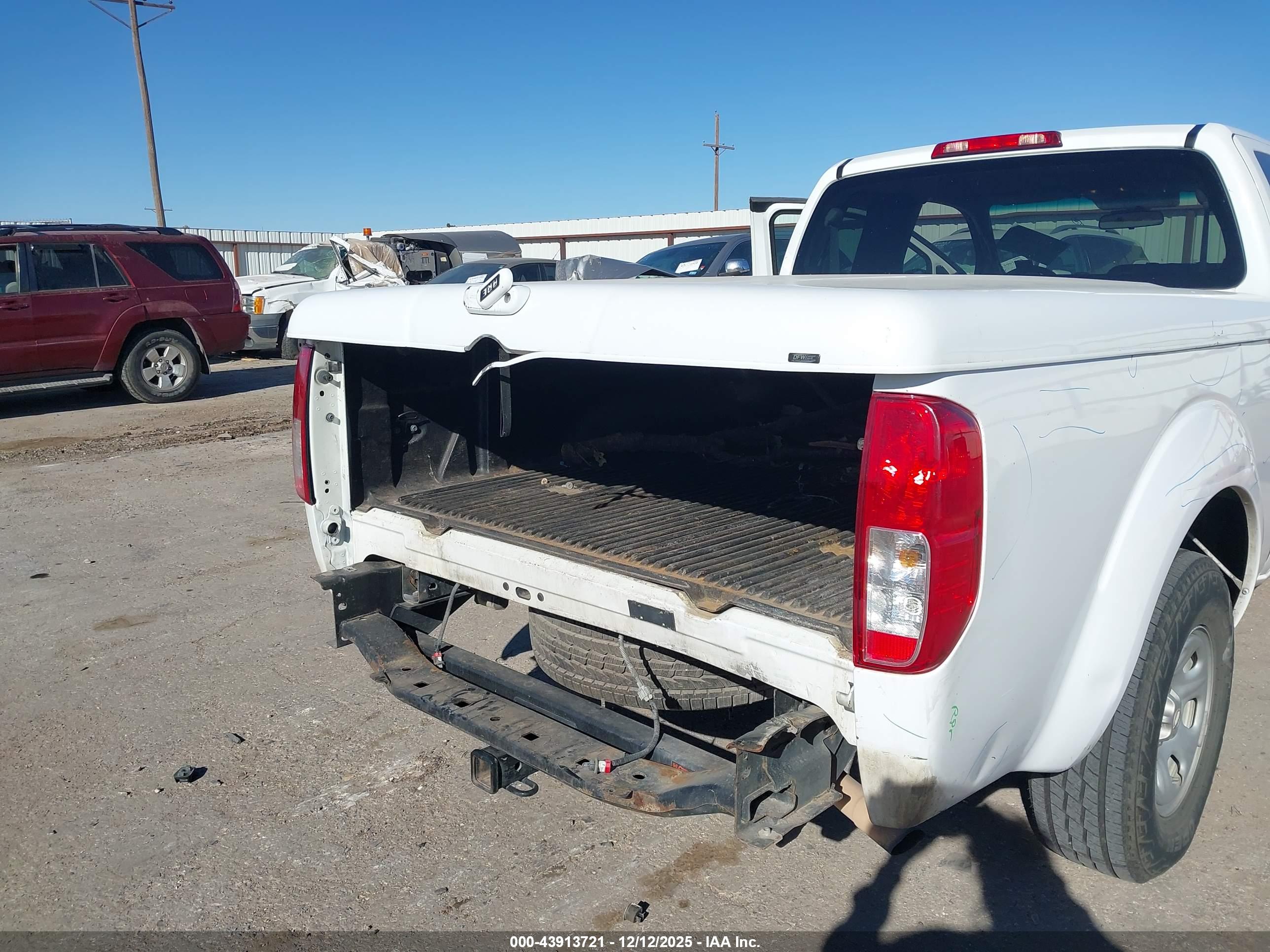 NISSAN FRONTIER image 6