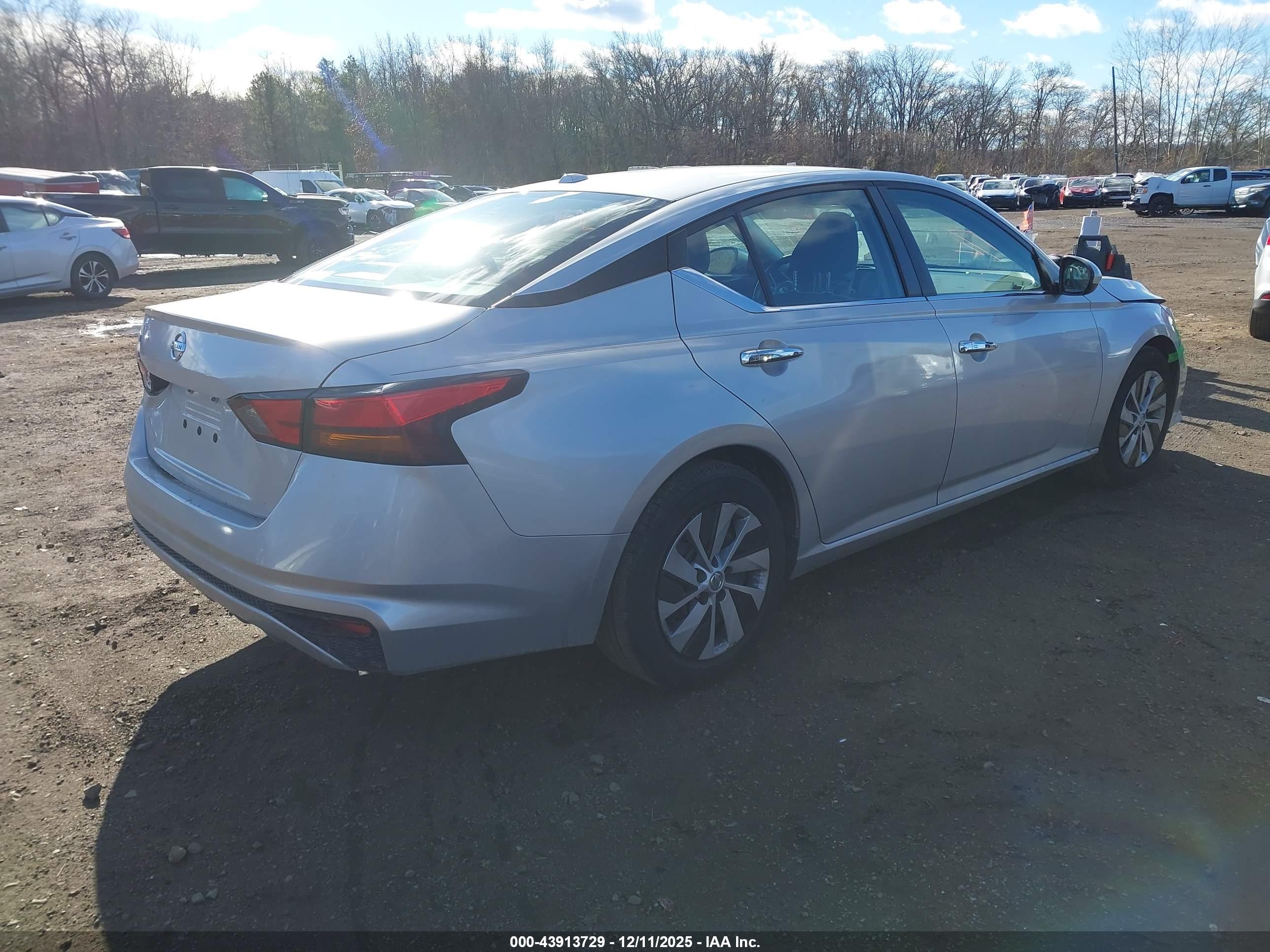 NISSAN ALTIMA image 4