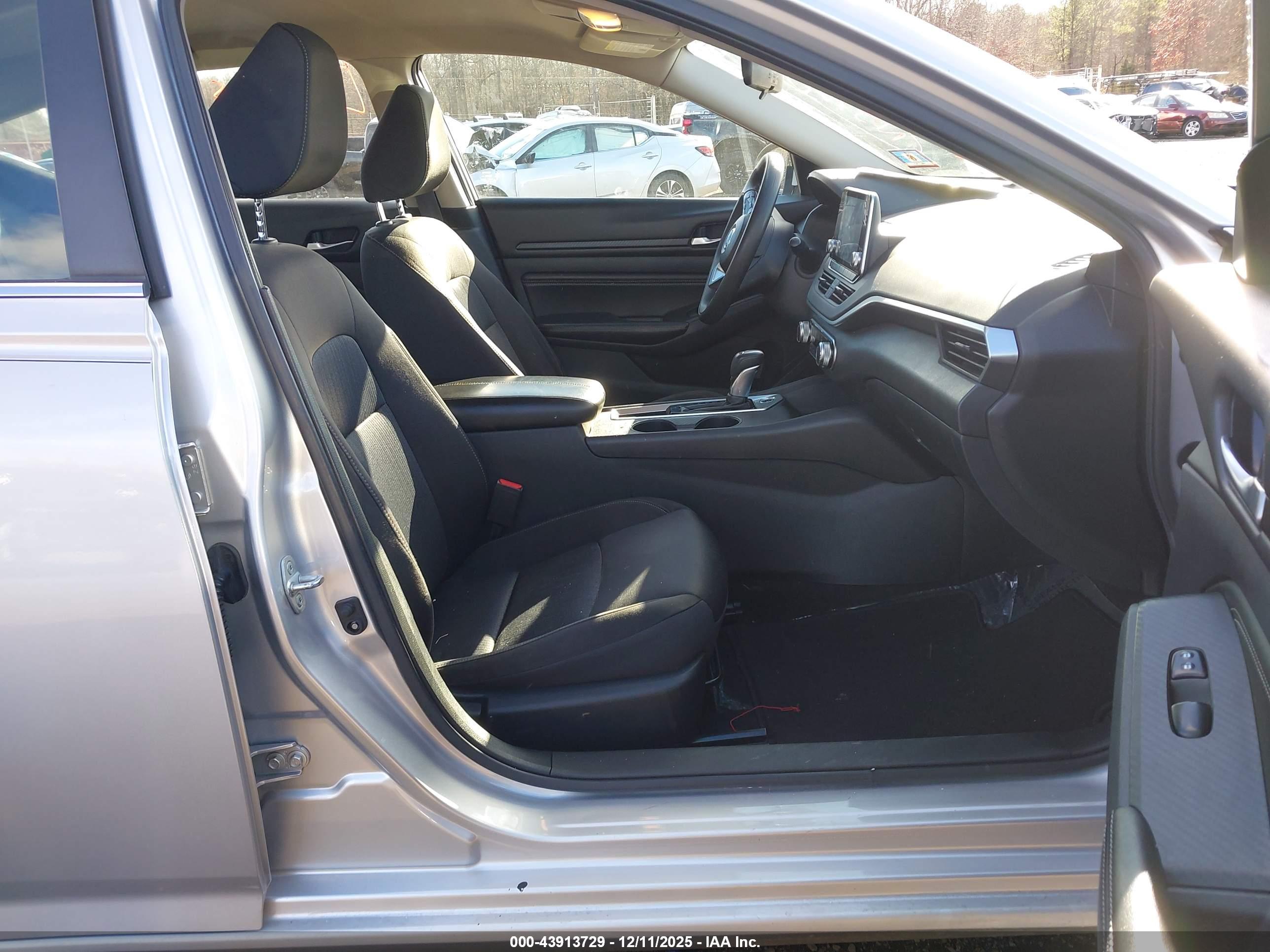 NISSAN ALTIMA image 5