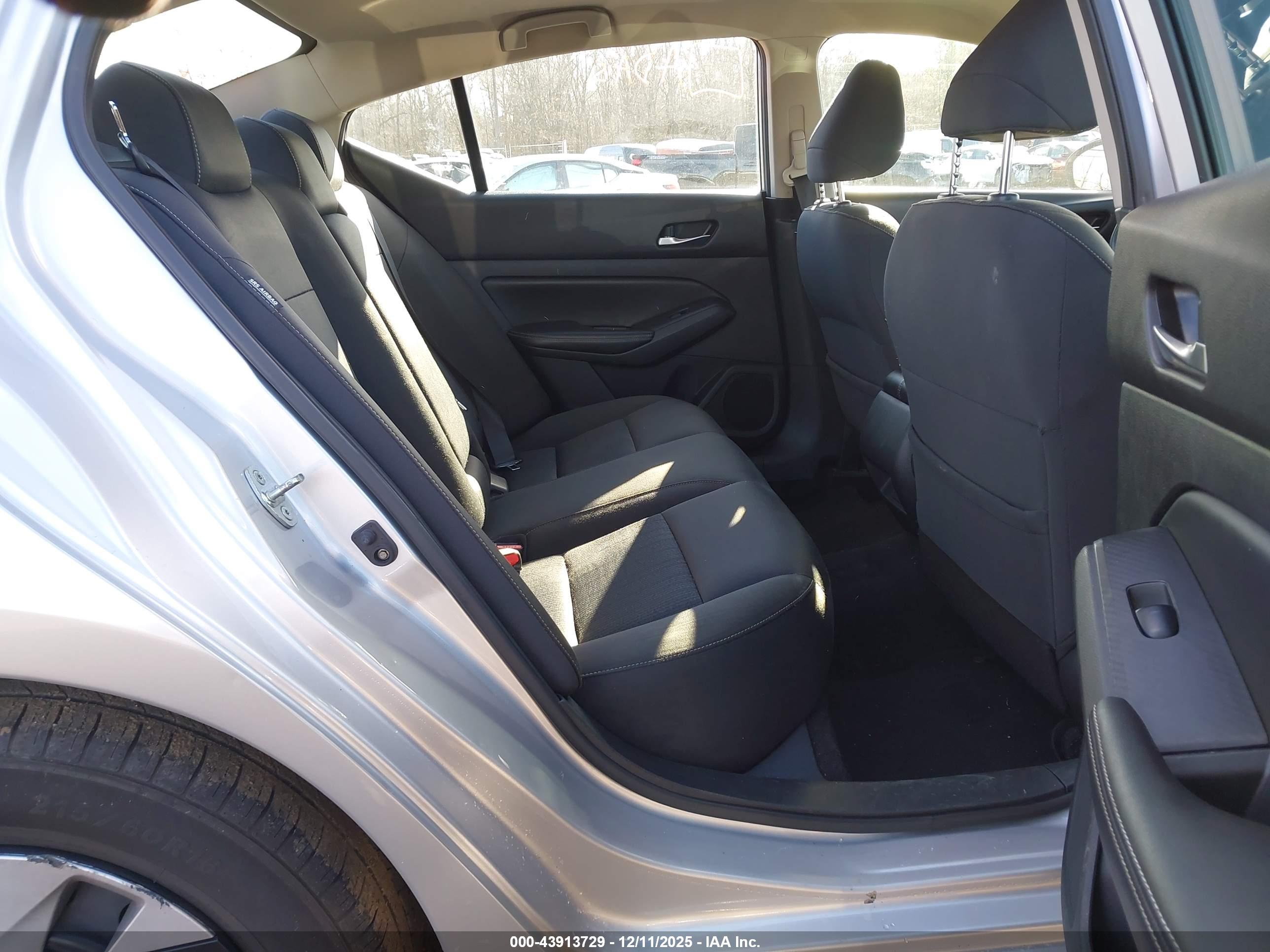 NISSAN ALTIMA image 8