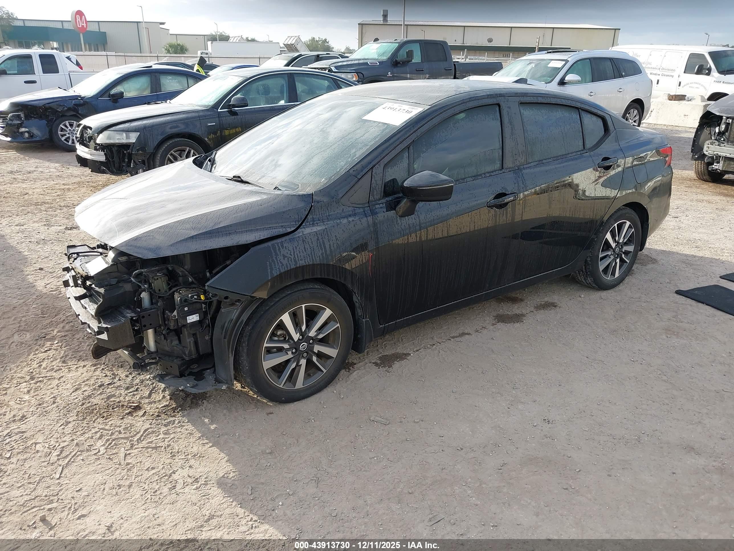 NISSAN VERSA image 2