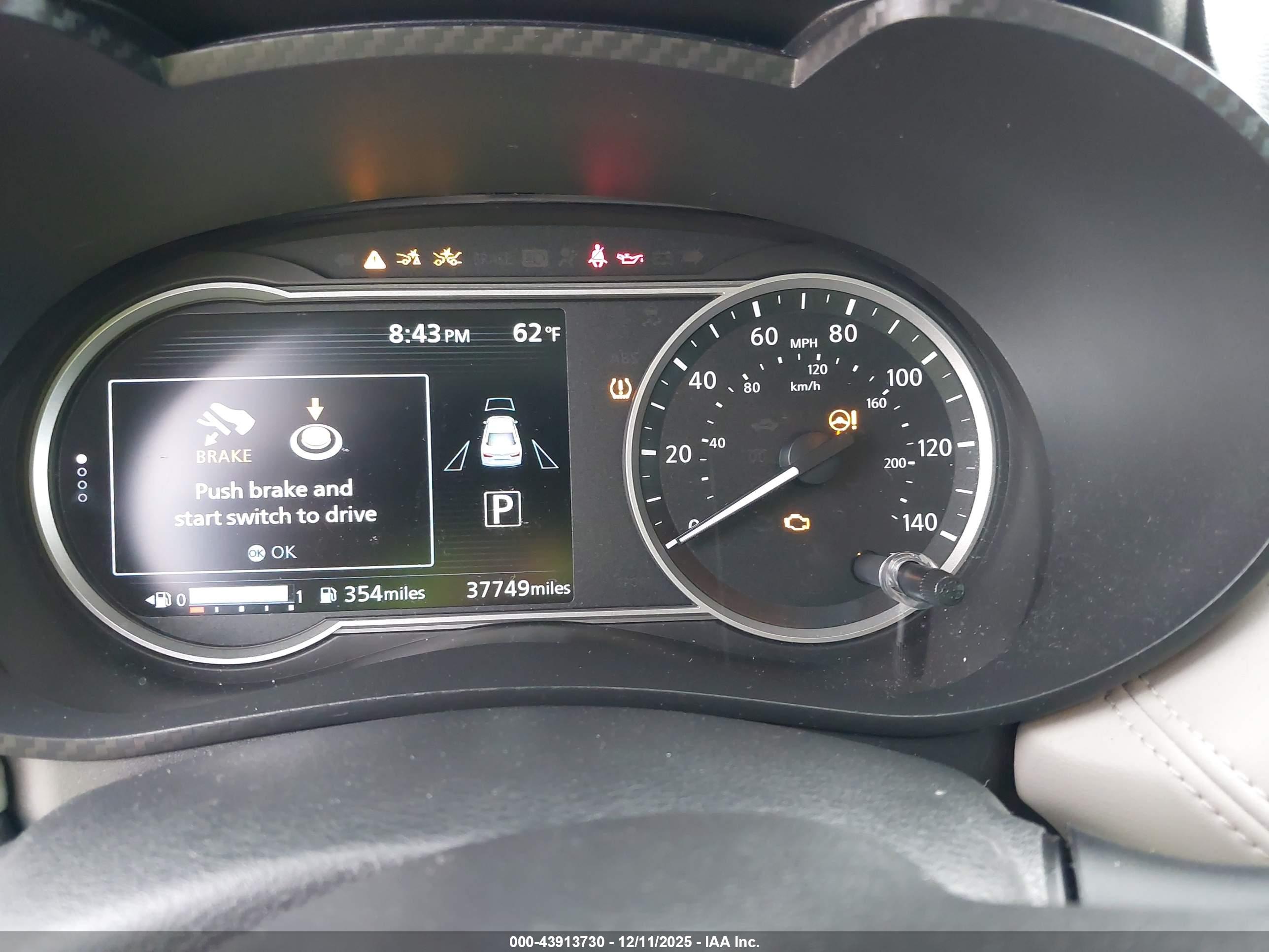 NISSAN VERSA image 7