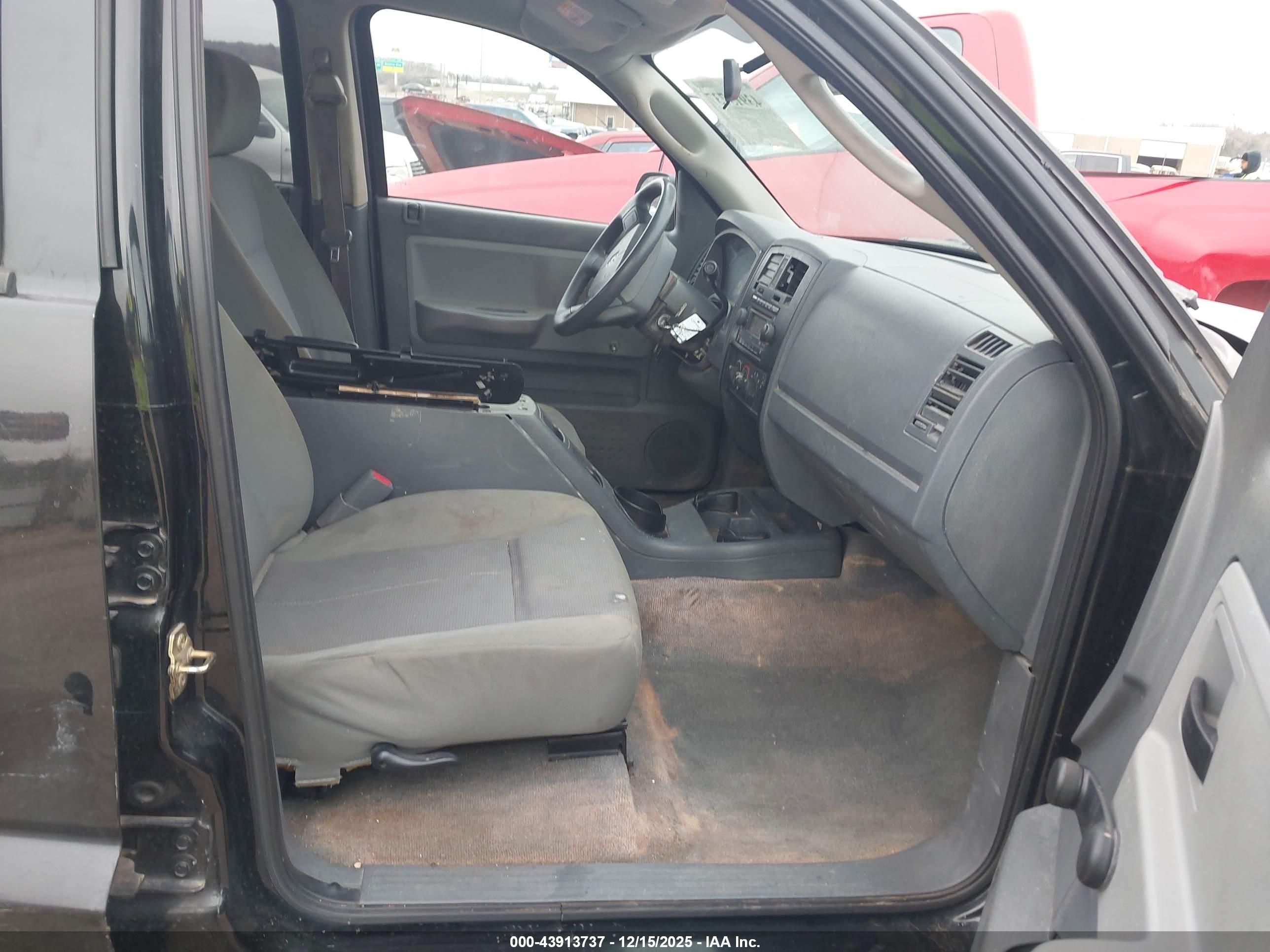 DODGE DAKOTA image 5