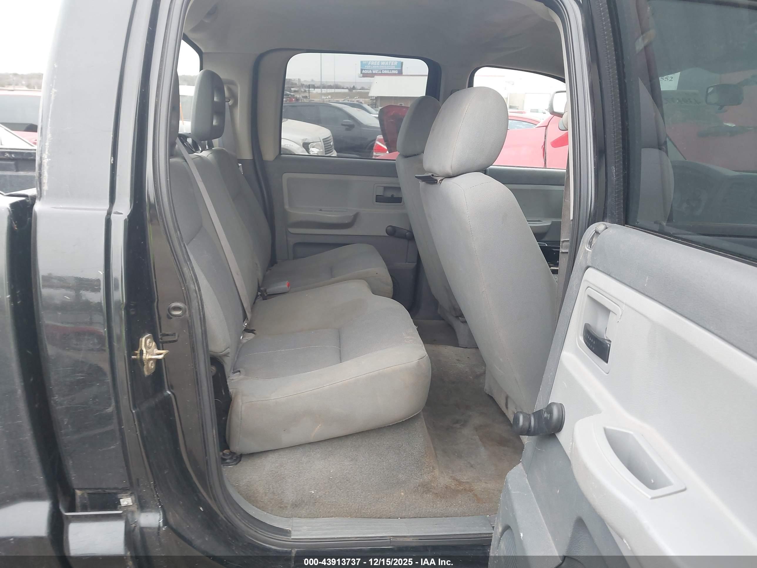DODGE DAKOTA image 8