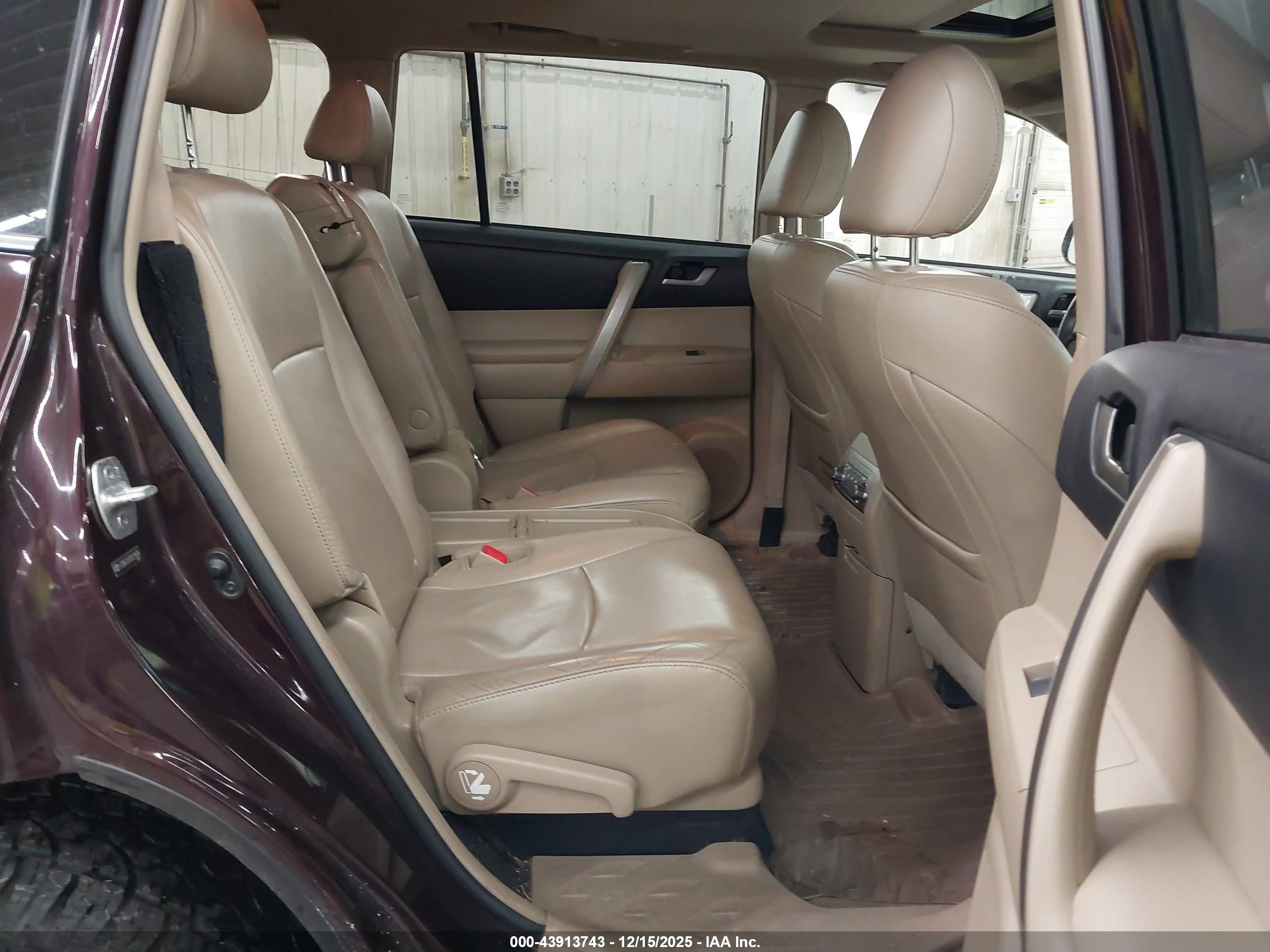 TOYOTA HIGHLANDER image 8