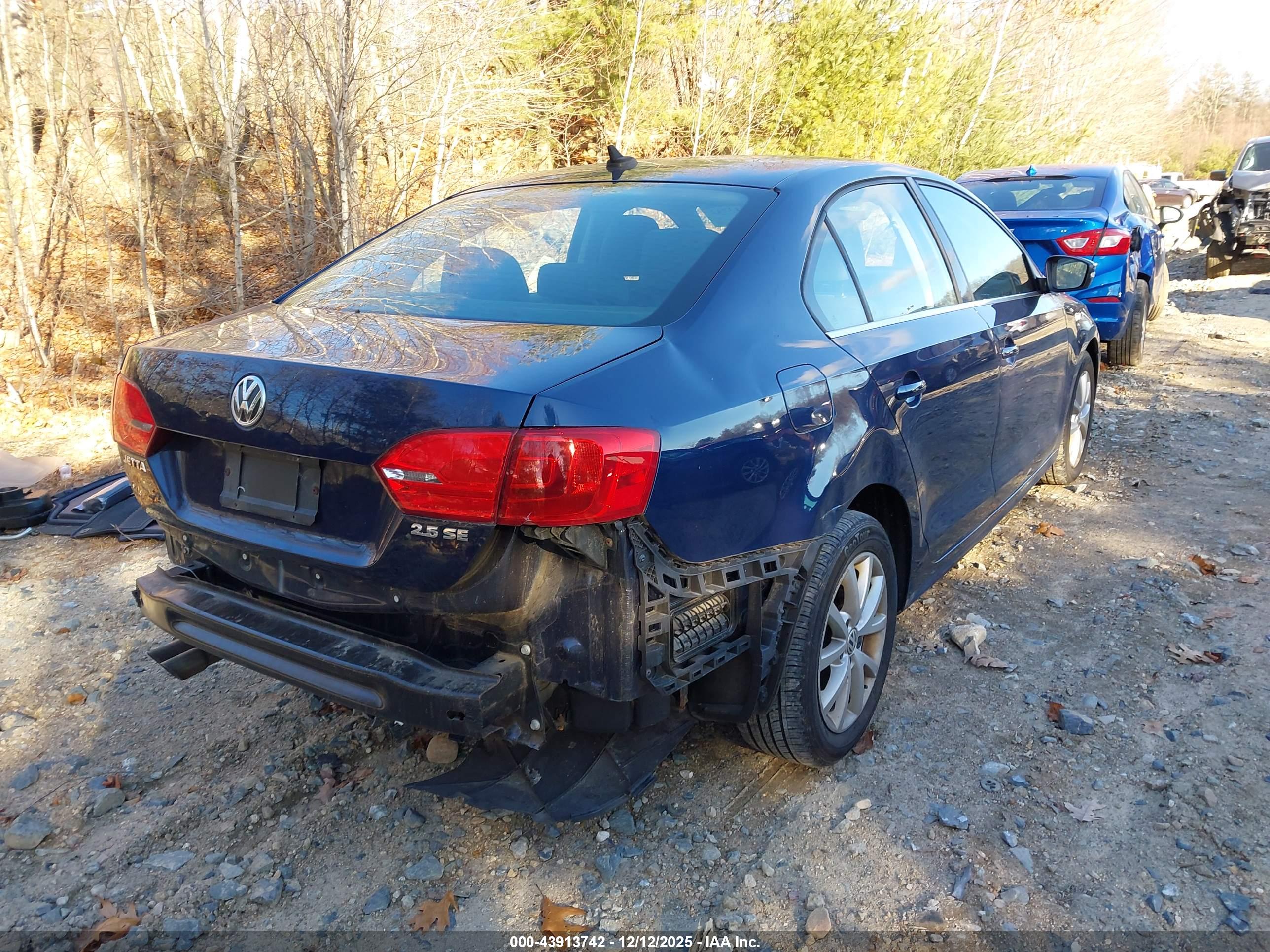 VOLKSWAGEN JETTA image 4