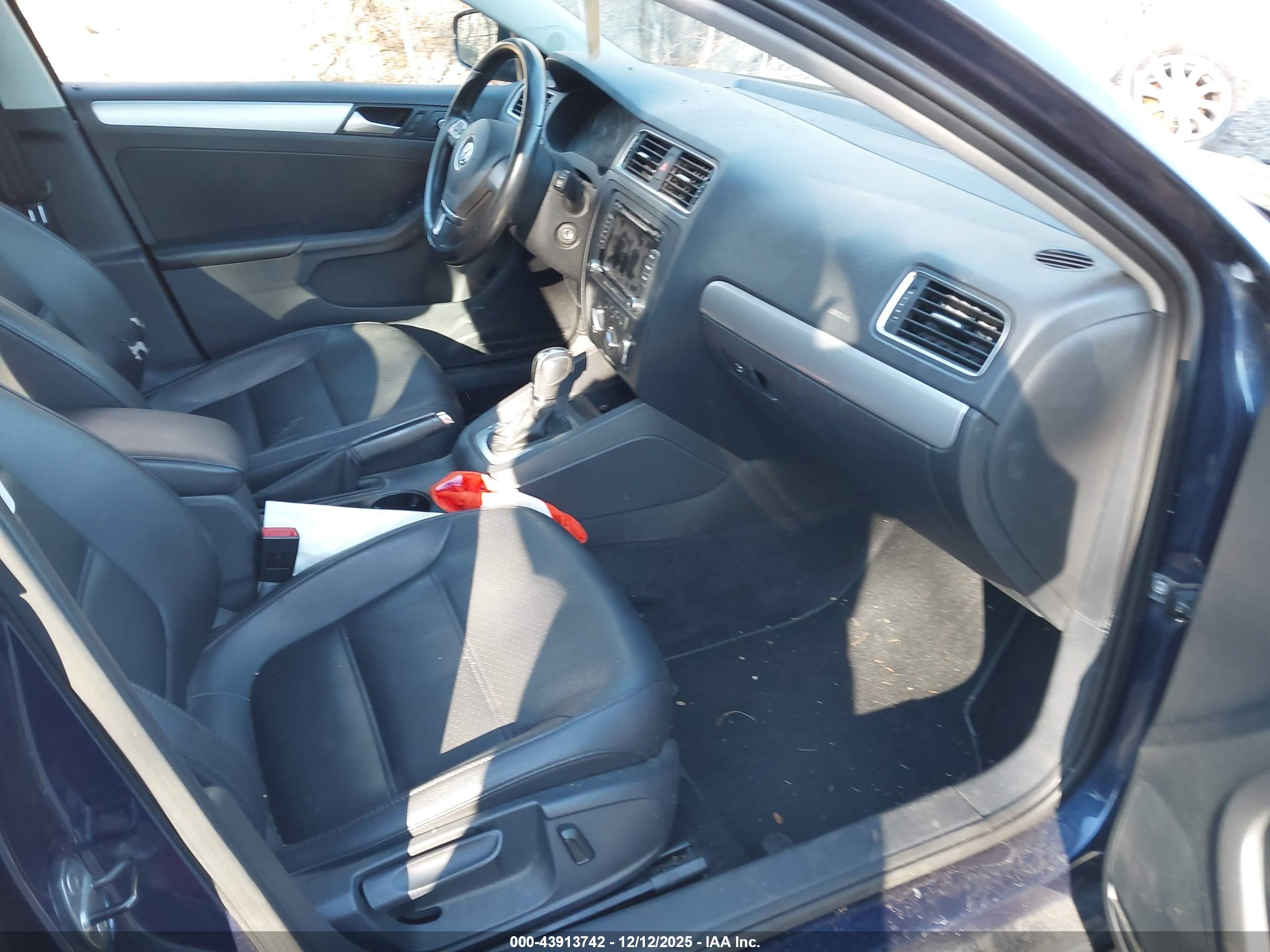 VOLKSWAGEN JETTA image 5
