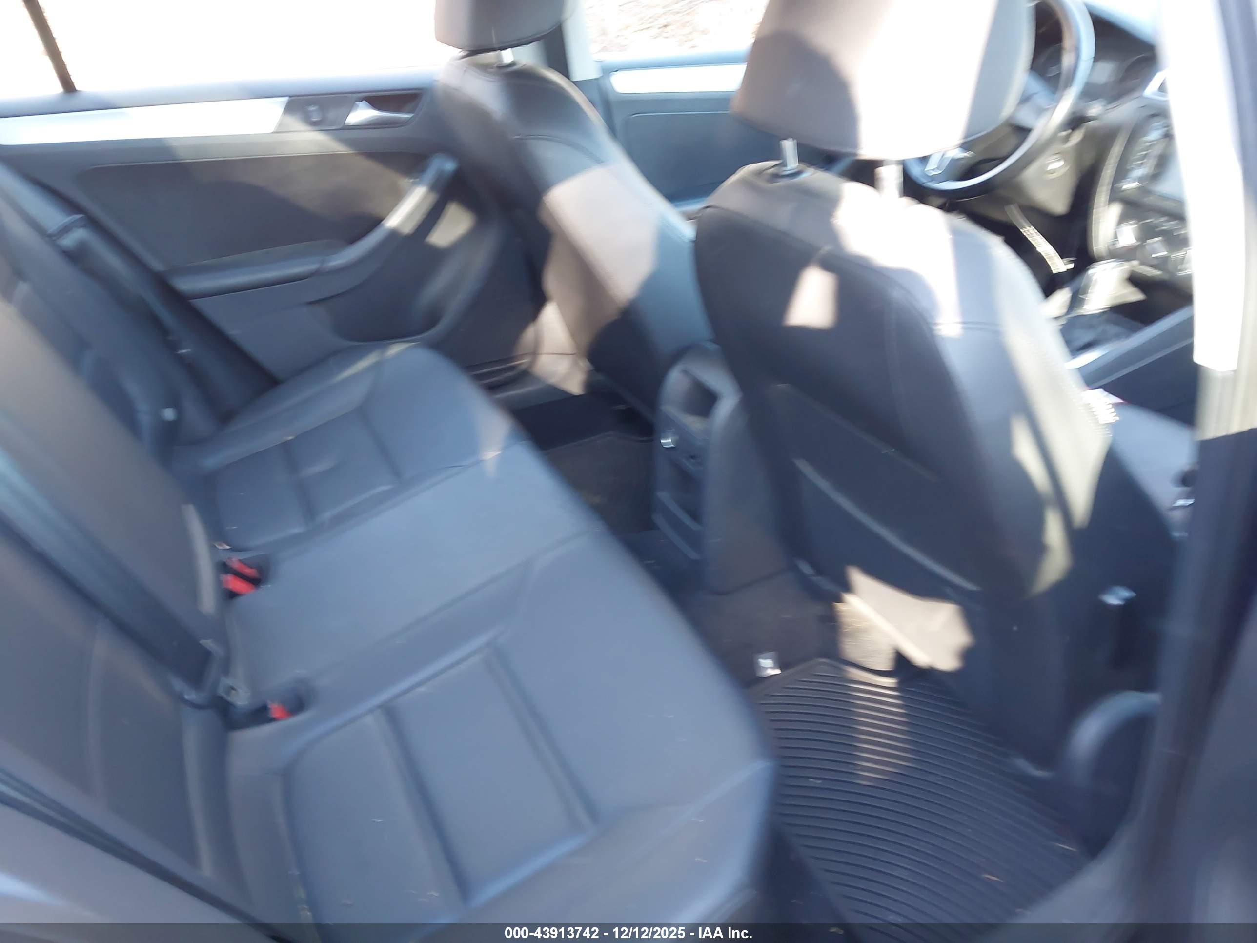VOLKSWAGEN JETTA image 8