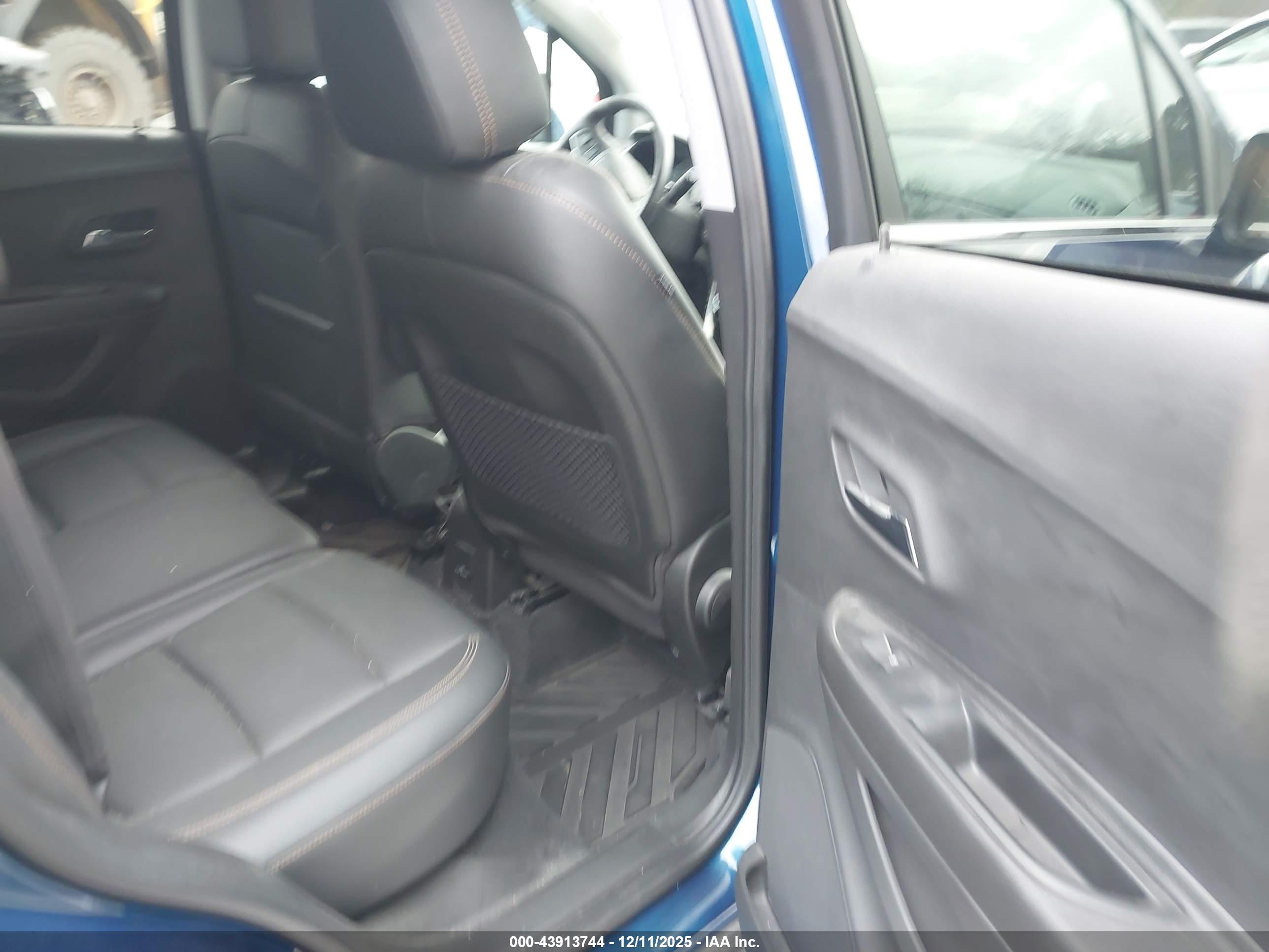 CHEVROLET TRAX image 8