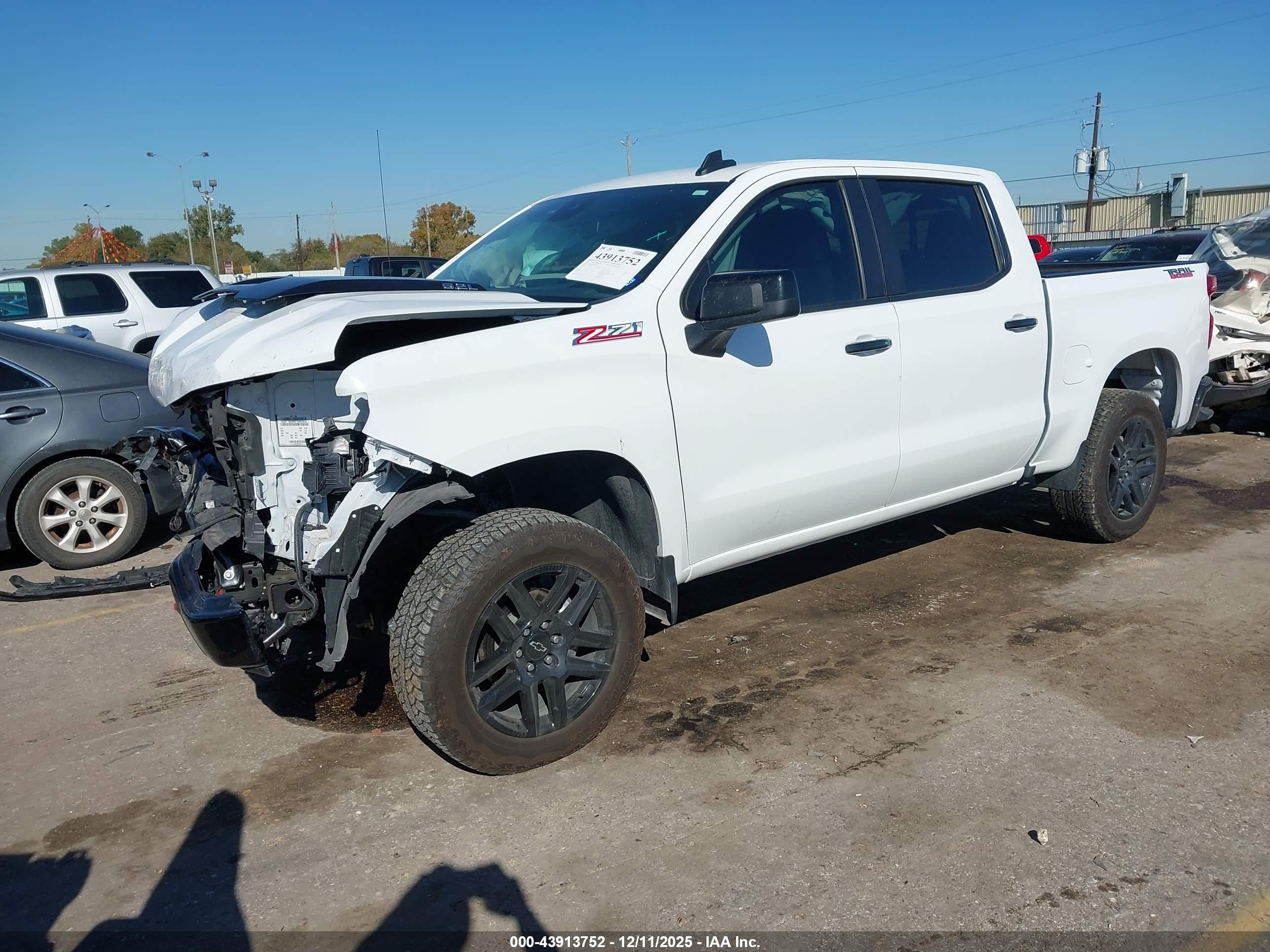 CHEVROLET SILVERADO image 2