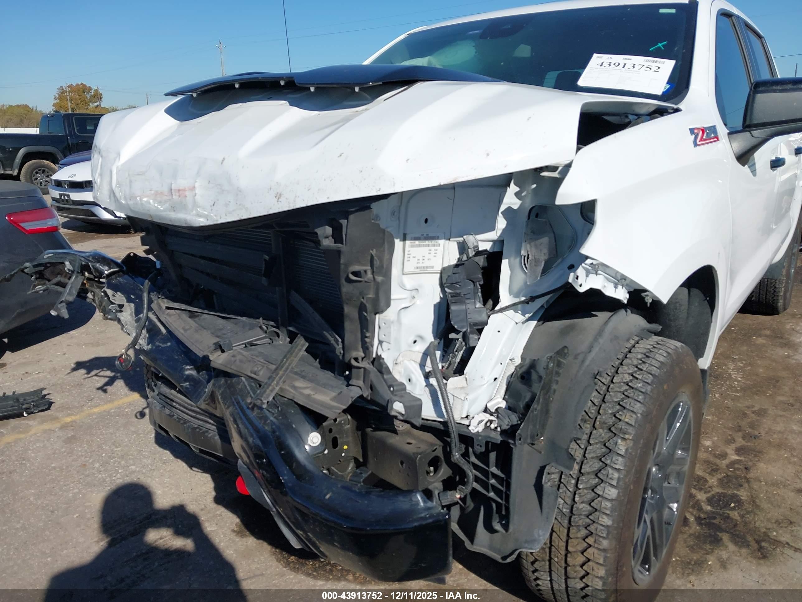 CHEVROLET SILVERADO image 6