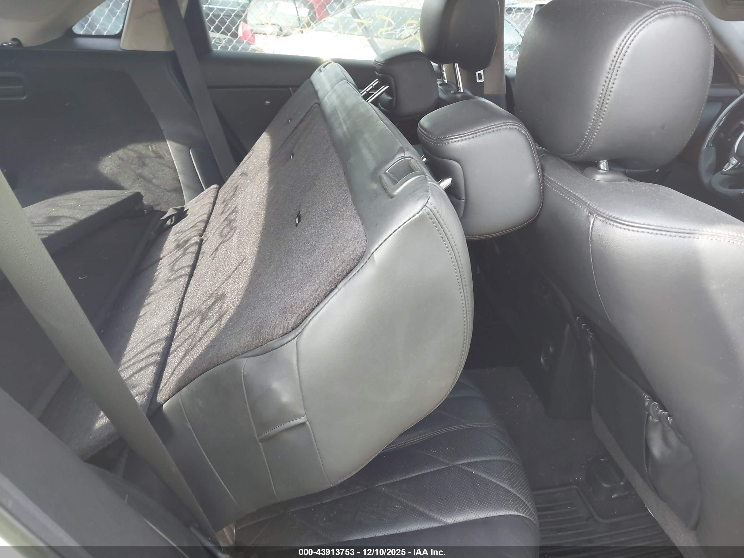 INFINITI FX35 image 8