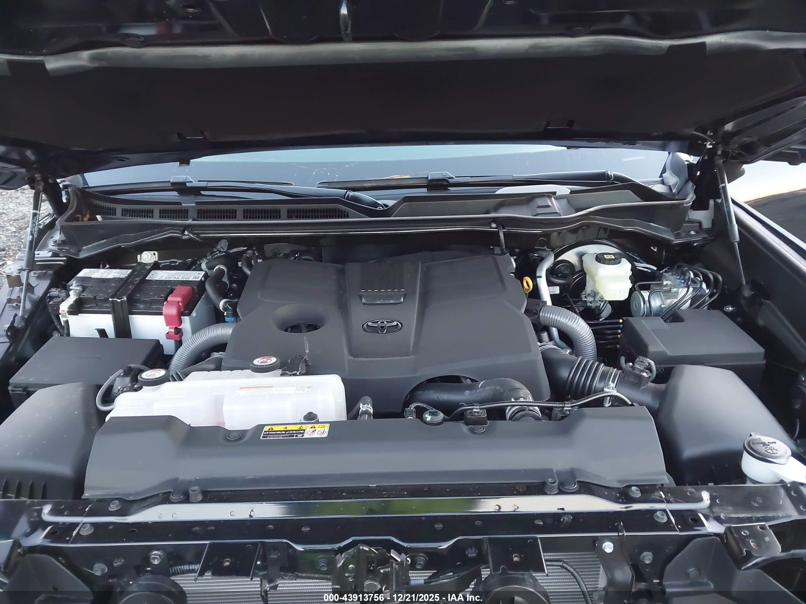 TOYOTA TUNDRA image 10